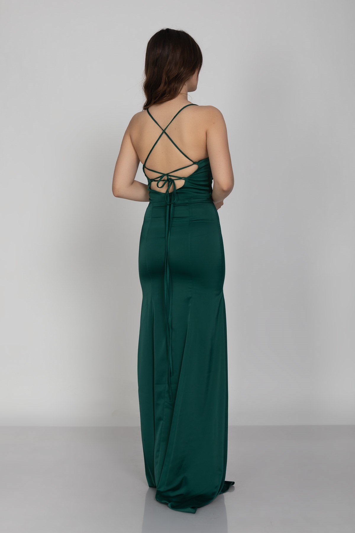 2125 Şalyaka İpli Yırtmaç ve Kuyruklu İpek Saten Uzun Abiye