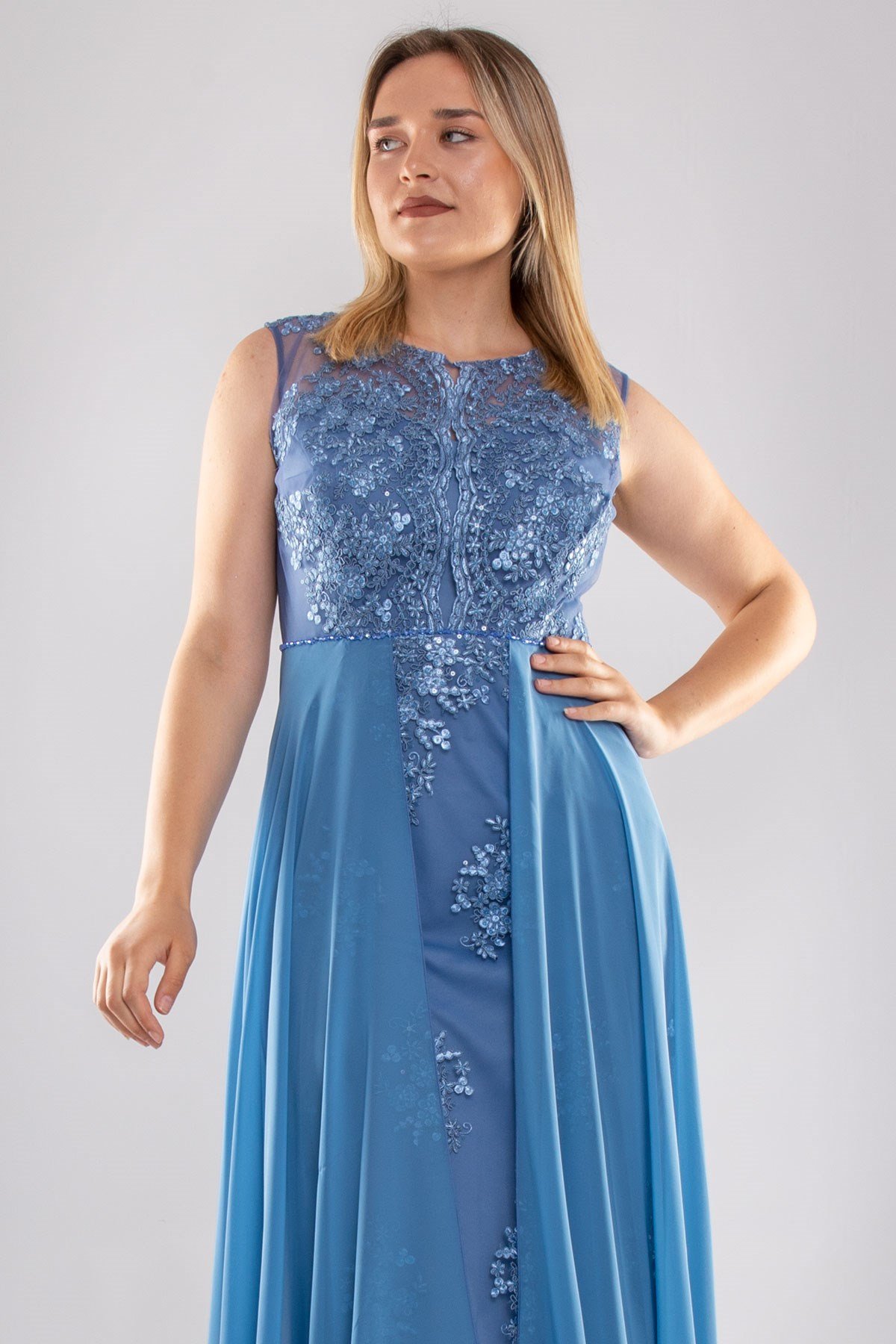 22417 Büyük Beden Nakışlı Tül Etek Detay Uzun Abiye