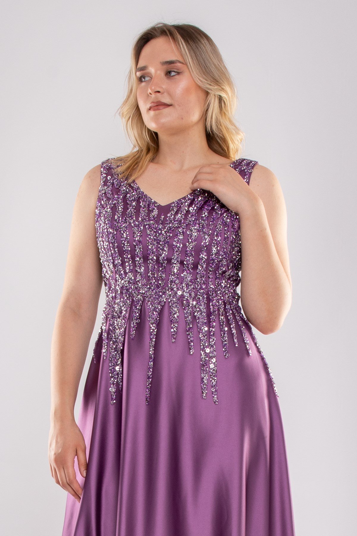 22558 Büyük Beden Suyolu Taşlı Saten Uzun Abiye