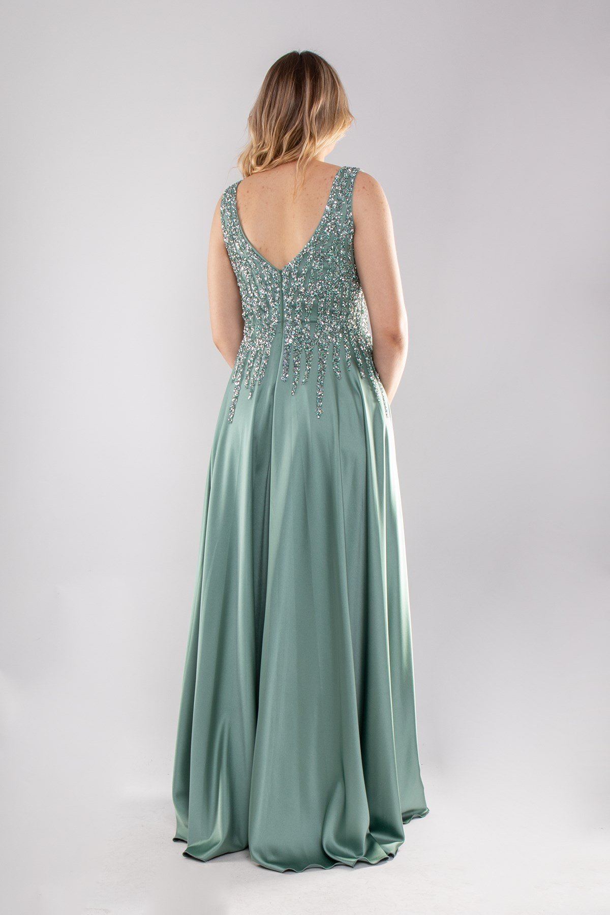 22558 Büyük Beden Suyolu Taşlı Saten Uzun Abiye