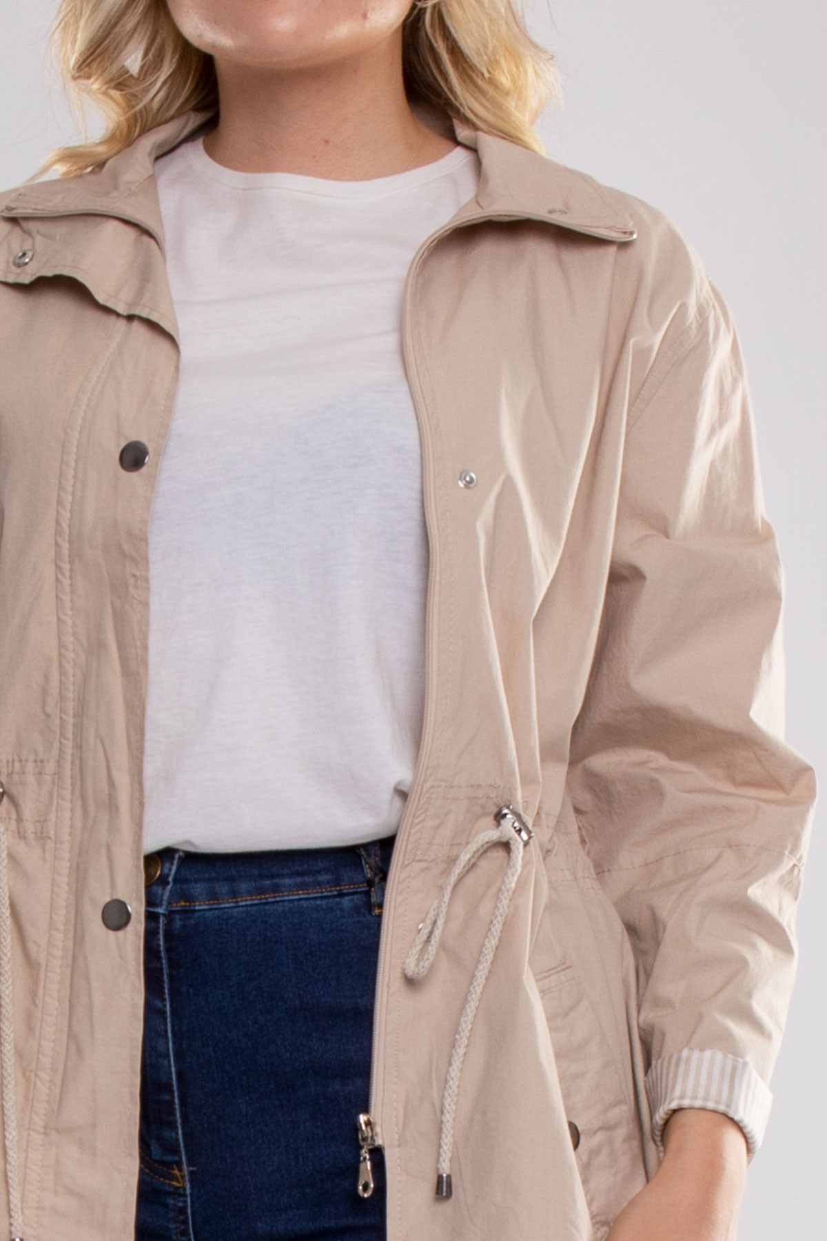 2381 Büyük Beden Beli Bağcıklı Kol Katlama Astarsız Pamuk Yağmurluk