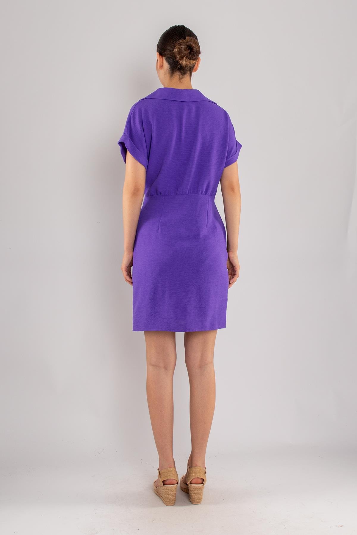 23Y2080 Ayrobin Önü Düğmeli Yandan Büzgülü Drapelı Kısa Krinkıl Elbise