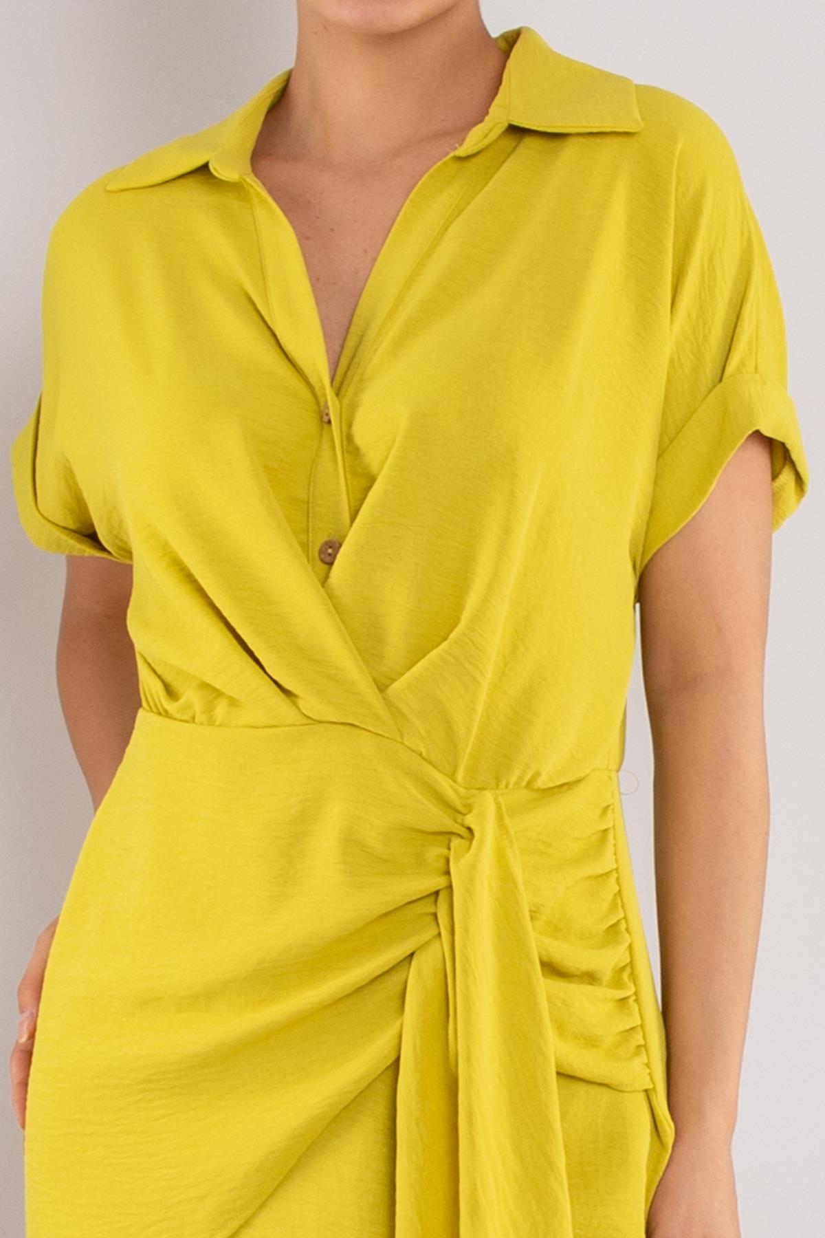 23Y2080 Ayrobin Önü Düğmeli Yandan Büzgülü Drapelı Kısa Krinkıl Elbise