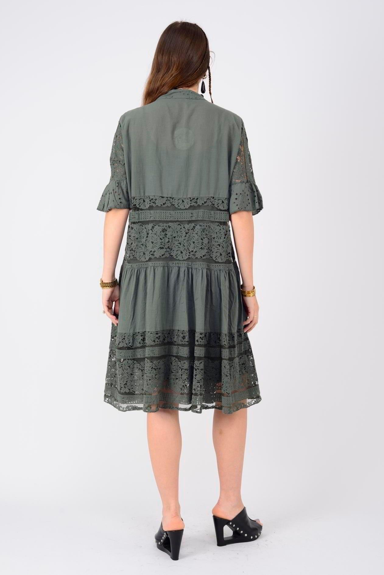 24029 Dantelli Kısa Kol Düğmeli Kısa Astarlı Elbise