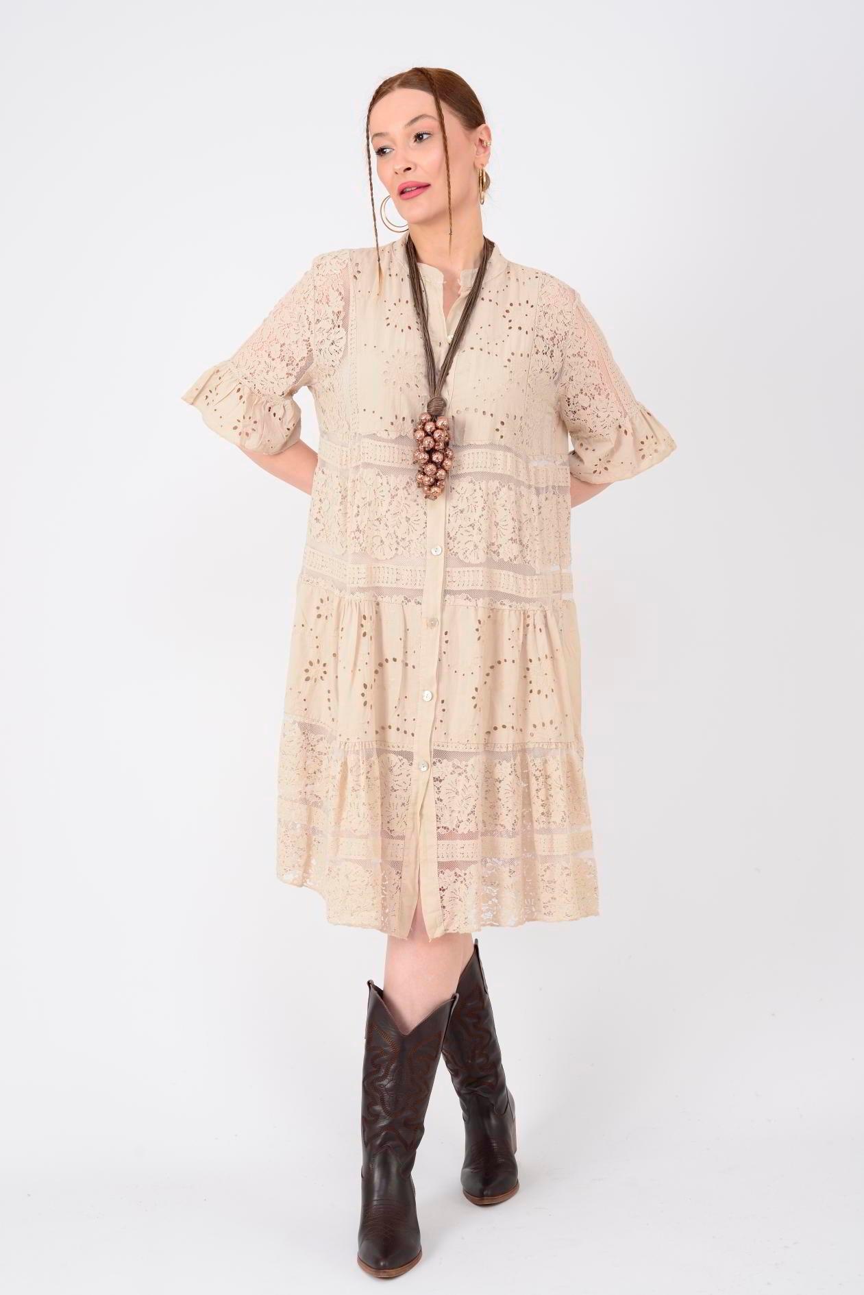 24029 Dantelli Kısa Kol Düğmeli Kısa Astarlı Elbise