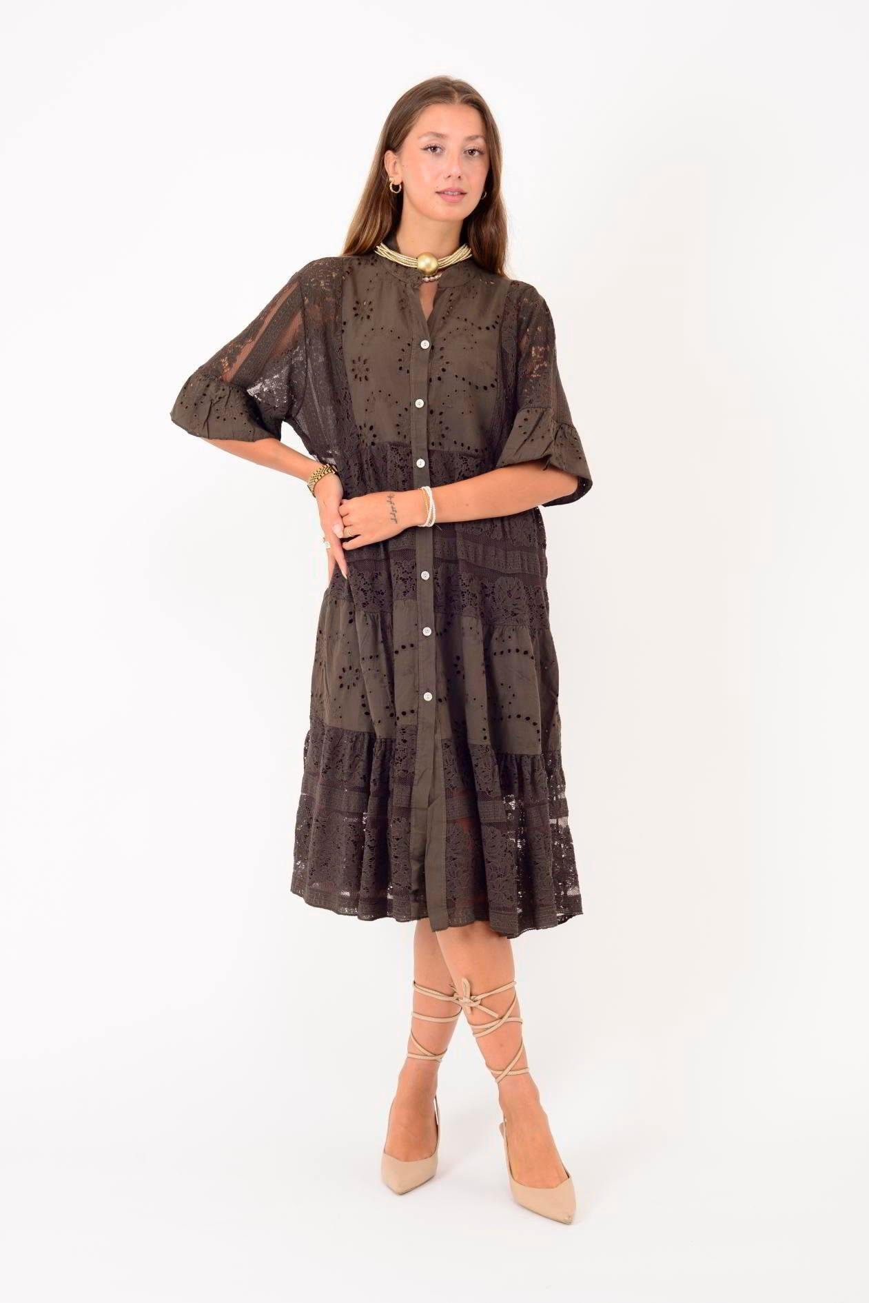 24029 Dantelli Kısa Kol Düğmeli Kısa Astarlı Elbise