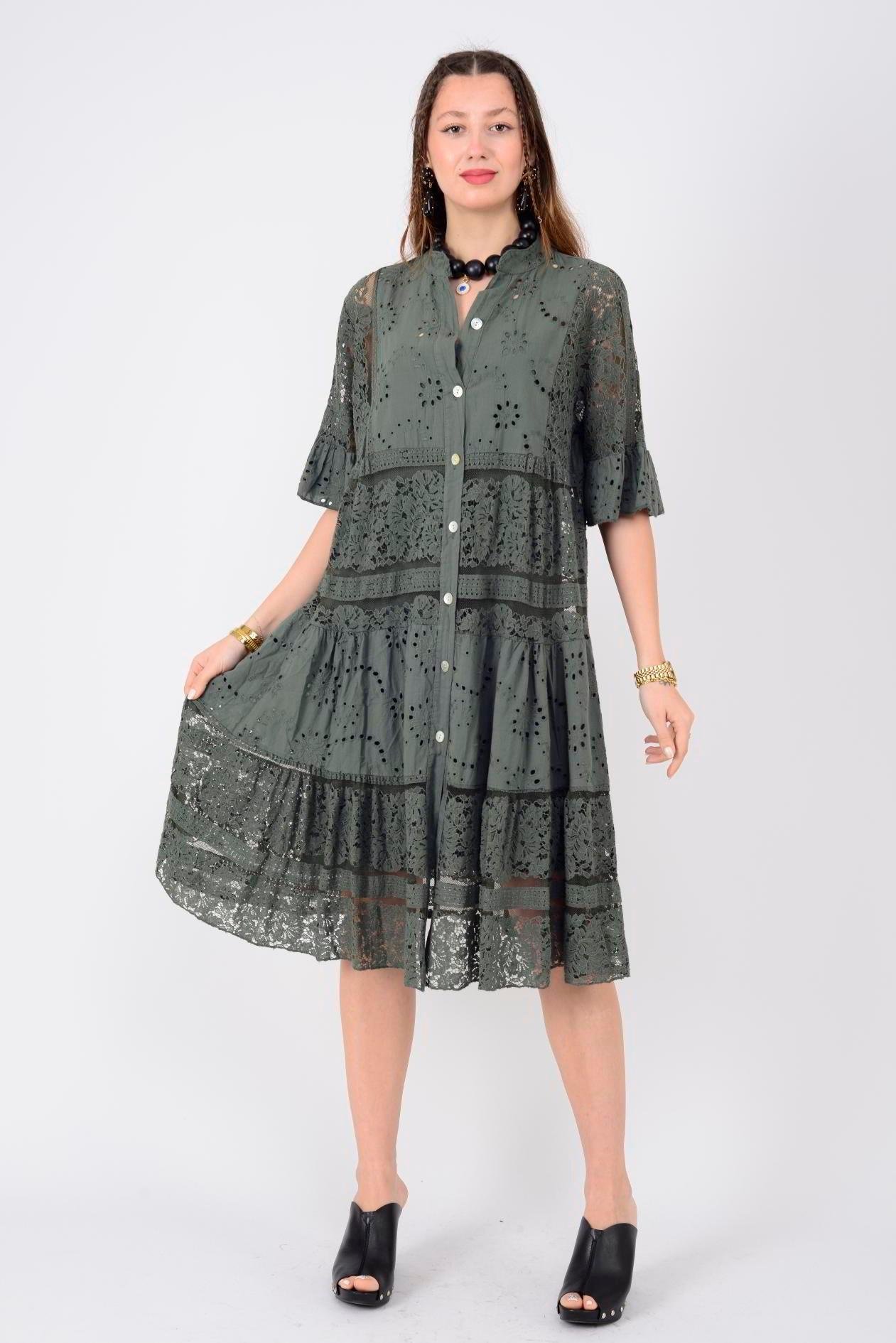 24029 Dantelli Kısa Kol Düğmeli Kısa Astarlı Elbise