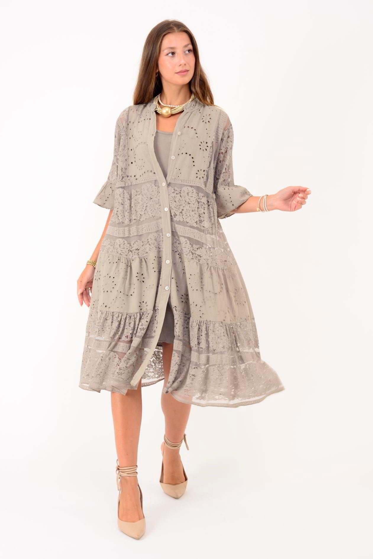 24029 Dantelli Kısa Kol Düğmeli Kısa Astarlı Elbise