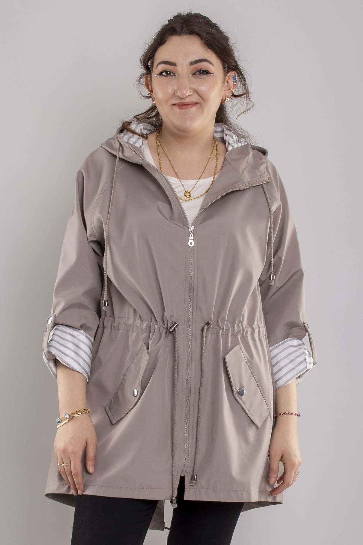2430 Büyük Beden Astarı Çizgili Kapüşonlu Beli Bağcıklı Pamuklu Yağmurluk