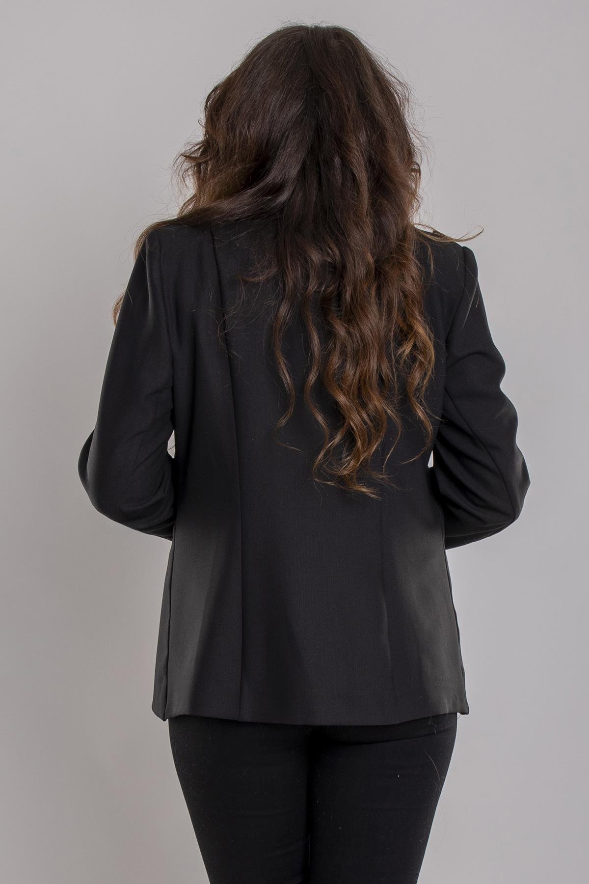 246 Büyük Beden Yakasız Agraflı Kol Detay Gül Broşlu Ceket