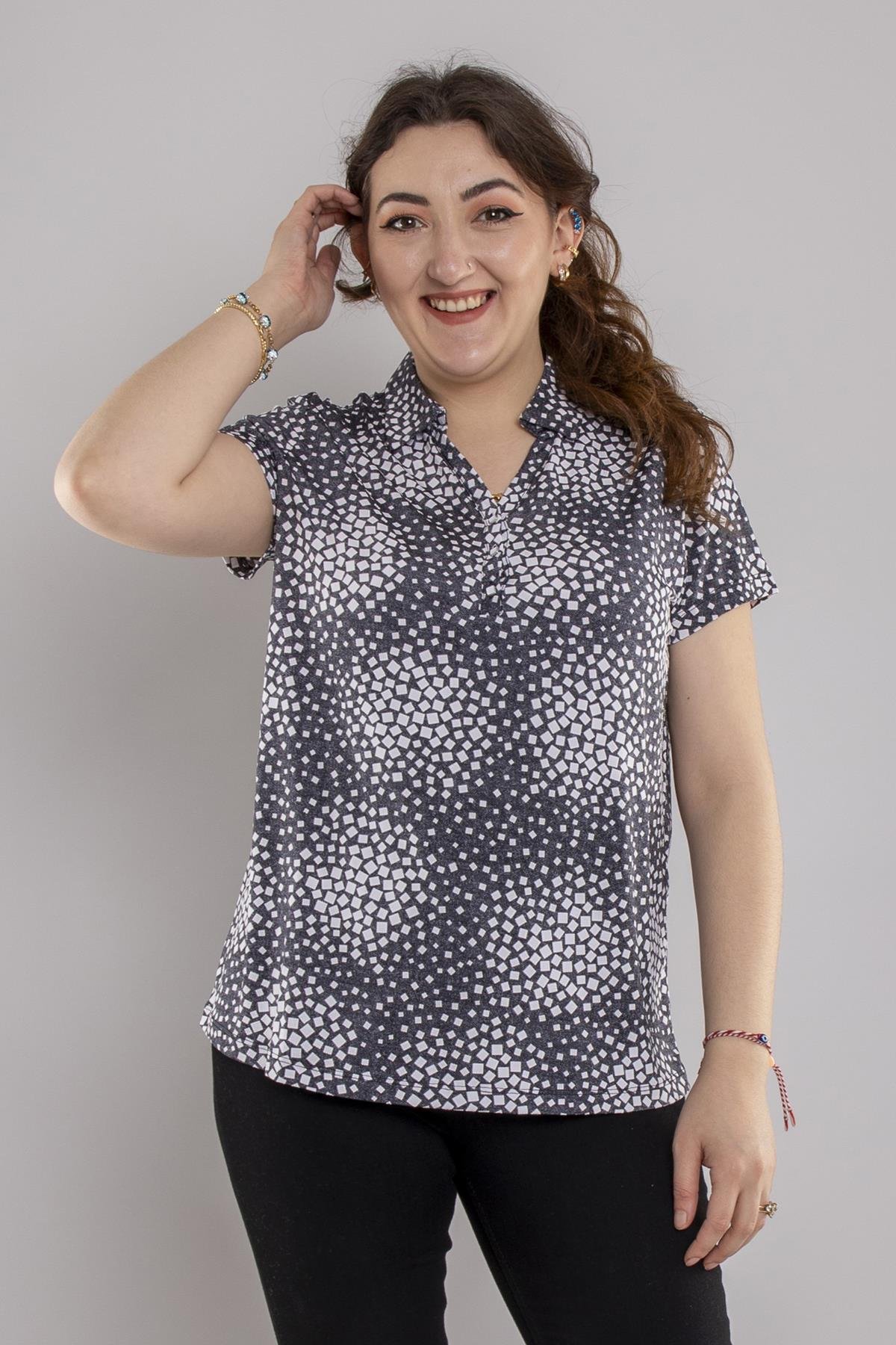 24E026 Polo Yaka Düğmeli Baskılı Kısa Kol Bluz