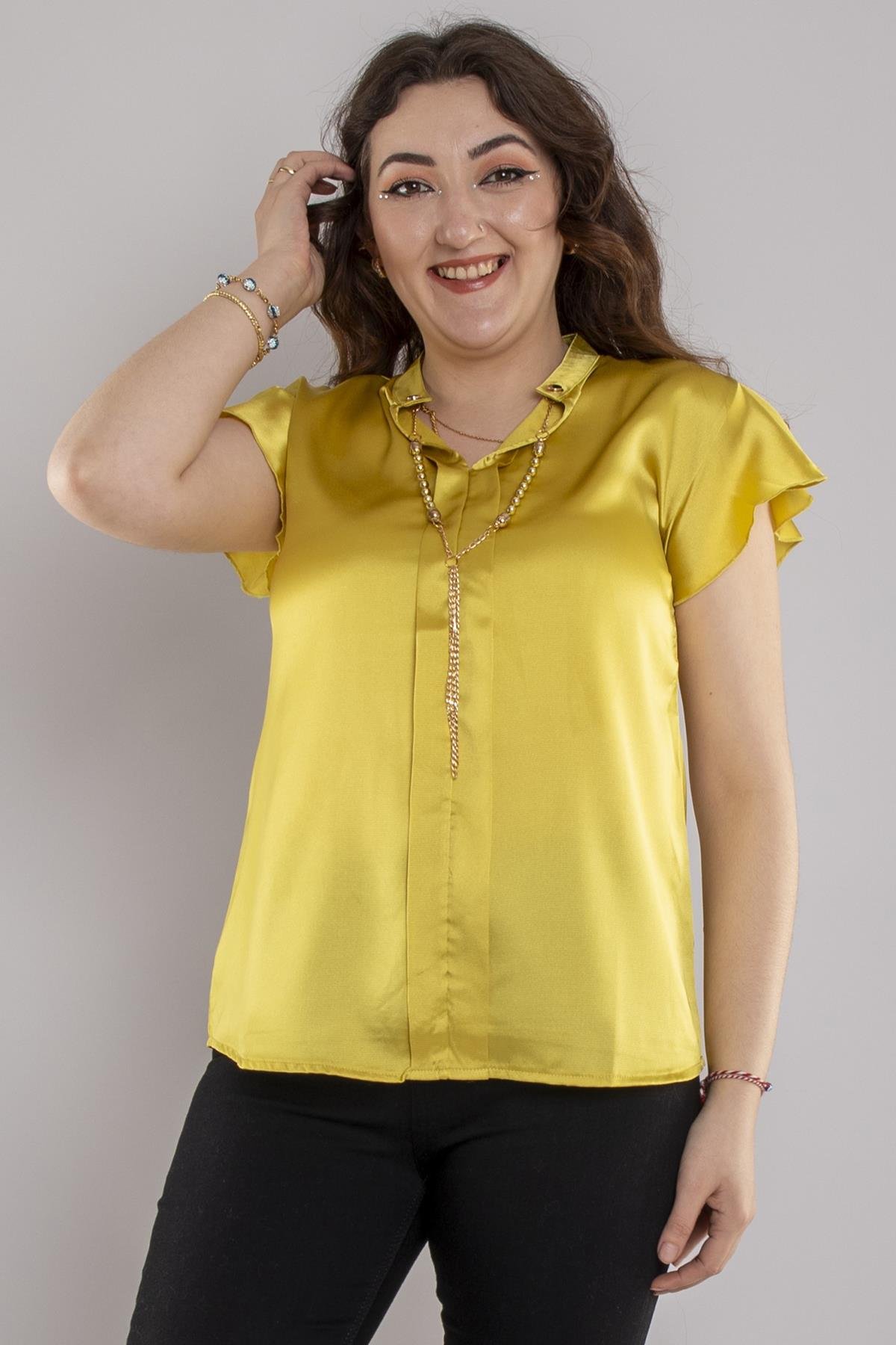 24E053 Yakasız Zincir Kolyeli Saten Fırfırlı Kısa Kol Bluz