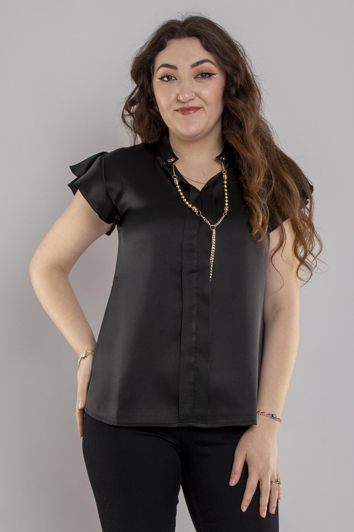 24E053 Yakasız Zincir Kolyeli Saten Fırfırlı Kısa Kol Bluz