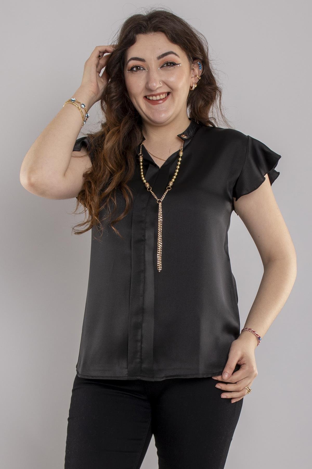 24E053 Yakasız Zincir Kolyeli Saten Fırfırlı Kısa Kol Bluz