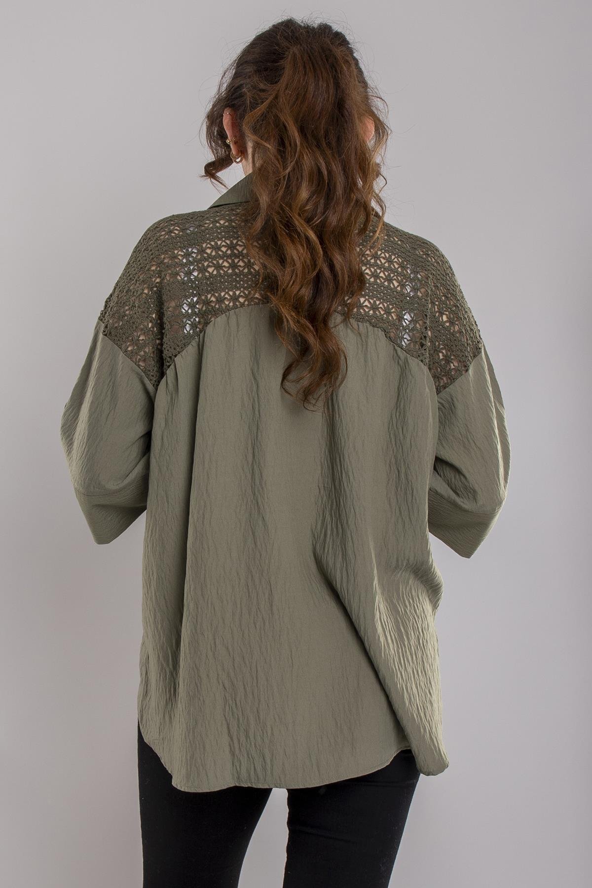 24E062 Sırtı Dantel Önü Kısa Düşük Kol Düğmeli Gömlek