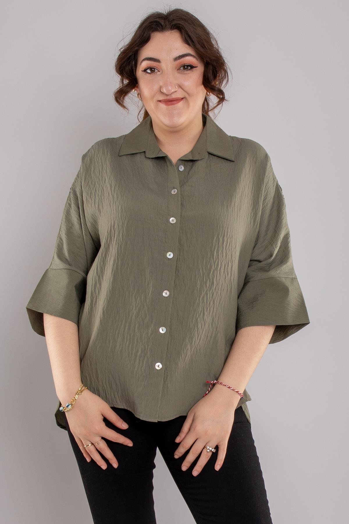 24E062 Sırtı Dantel Önü Kısa Düşük Kol Düğmeli Gömlek