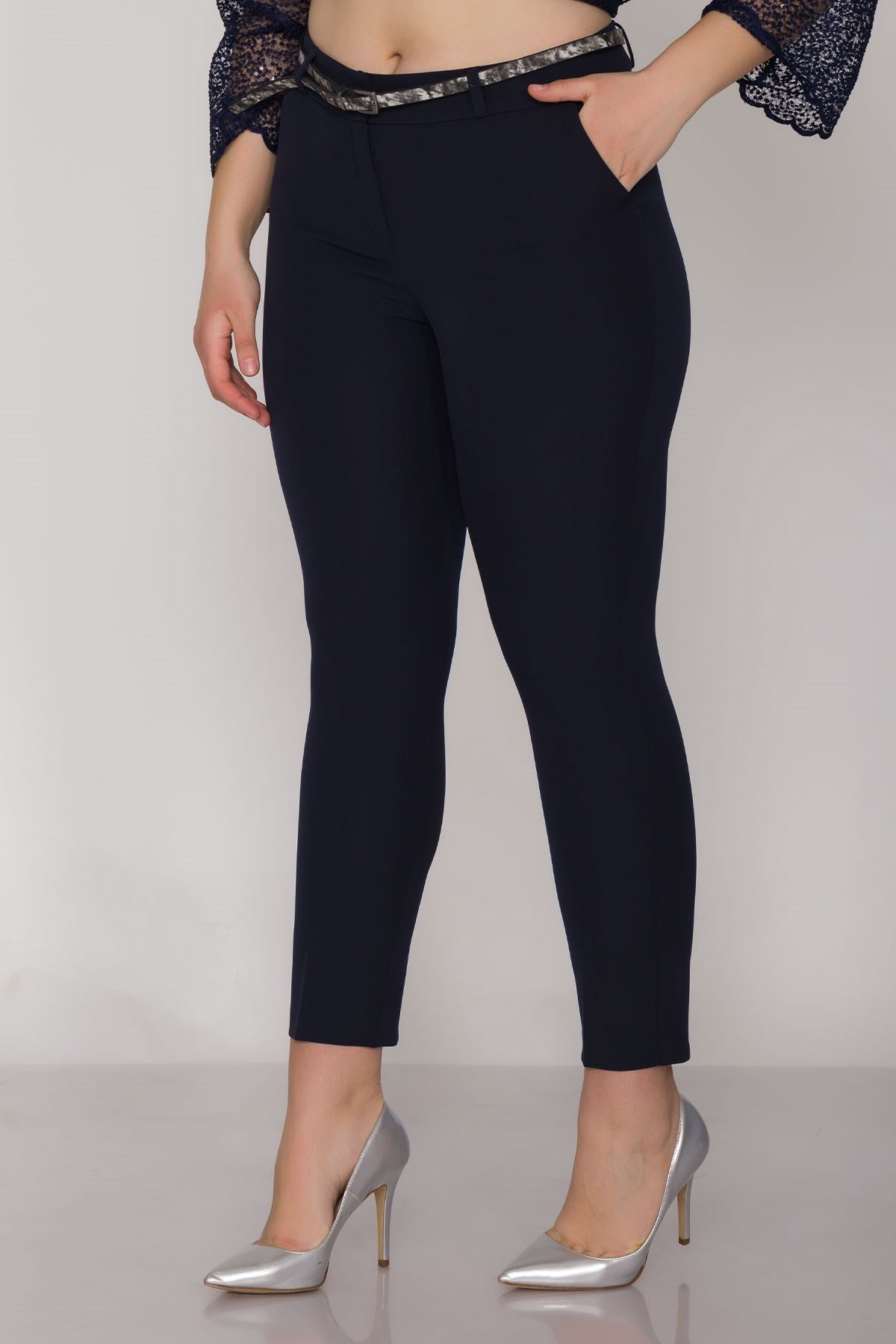 2603 BB Kemerli Pamuklu Cepli Krep Pantolon