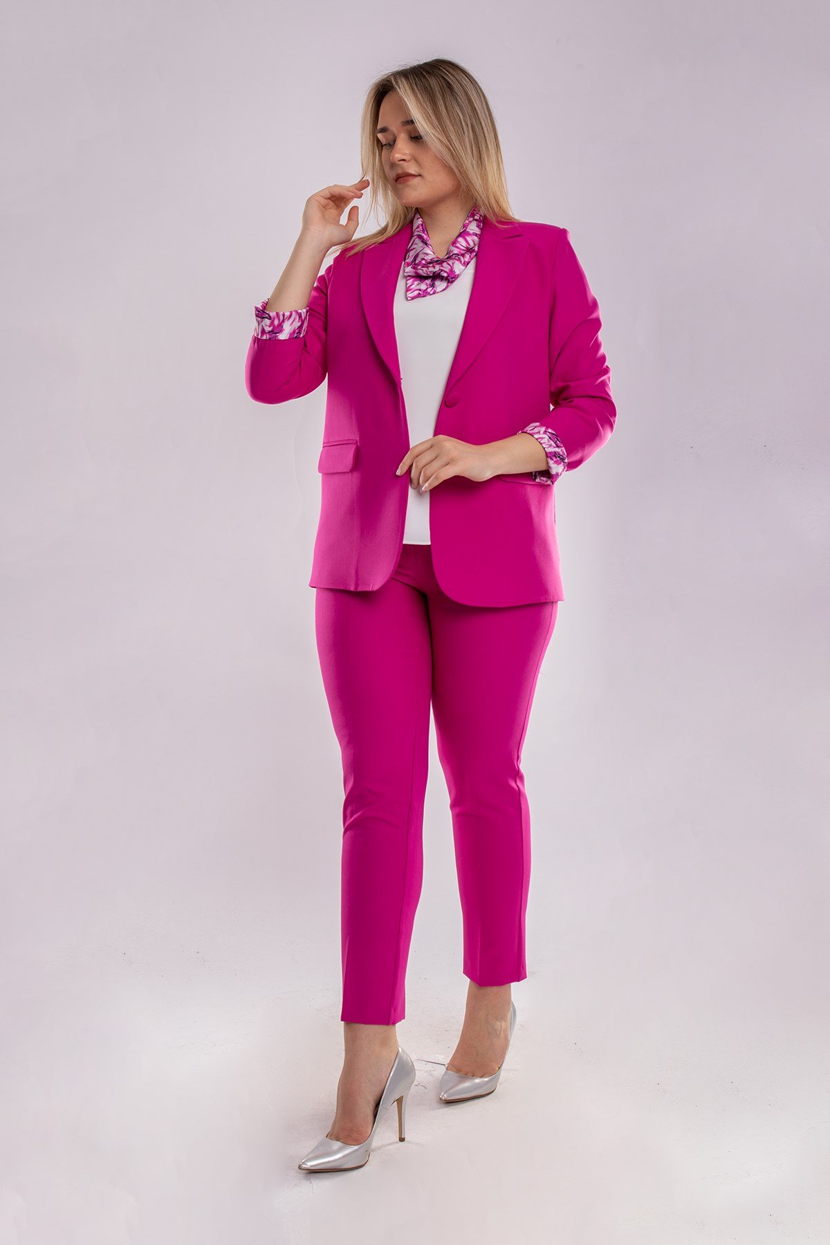 2822 Büyük Beden Fularlı Kadın Pantolon Ceket Takım