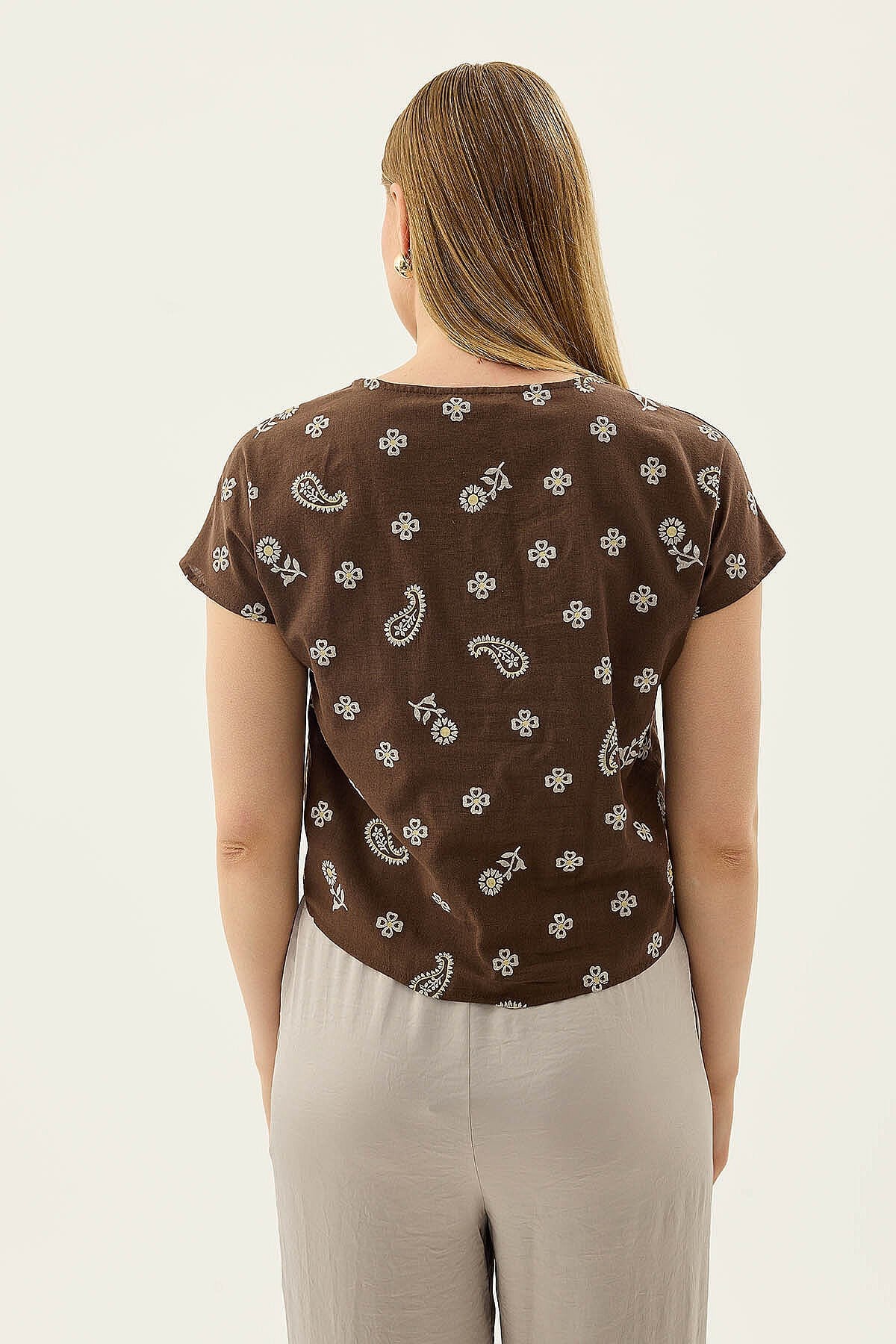 3027 Nakışlı Önden Crop Büzgülü Bluz