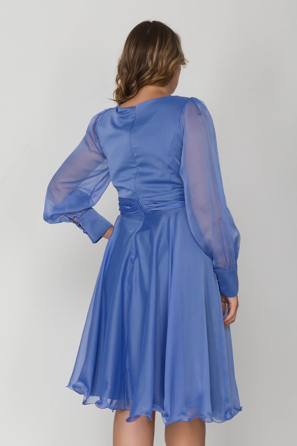 3050 Büyük Beden İpek Saten Kruvaze Yaka Uzun Tül Kol Kısa Kloş Elbise