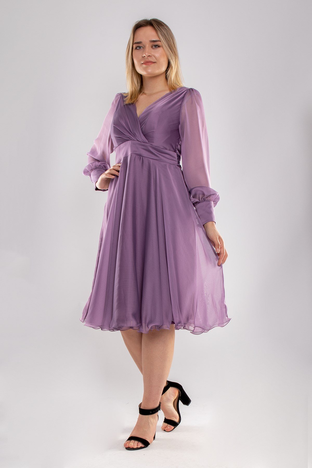 3050 Büyük Beden İpek Saten Kruvaze Yaka Uzun Tül Kol Kısa Kloş Elbise