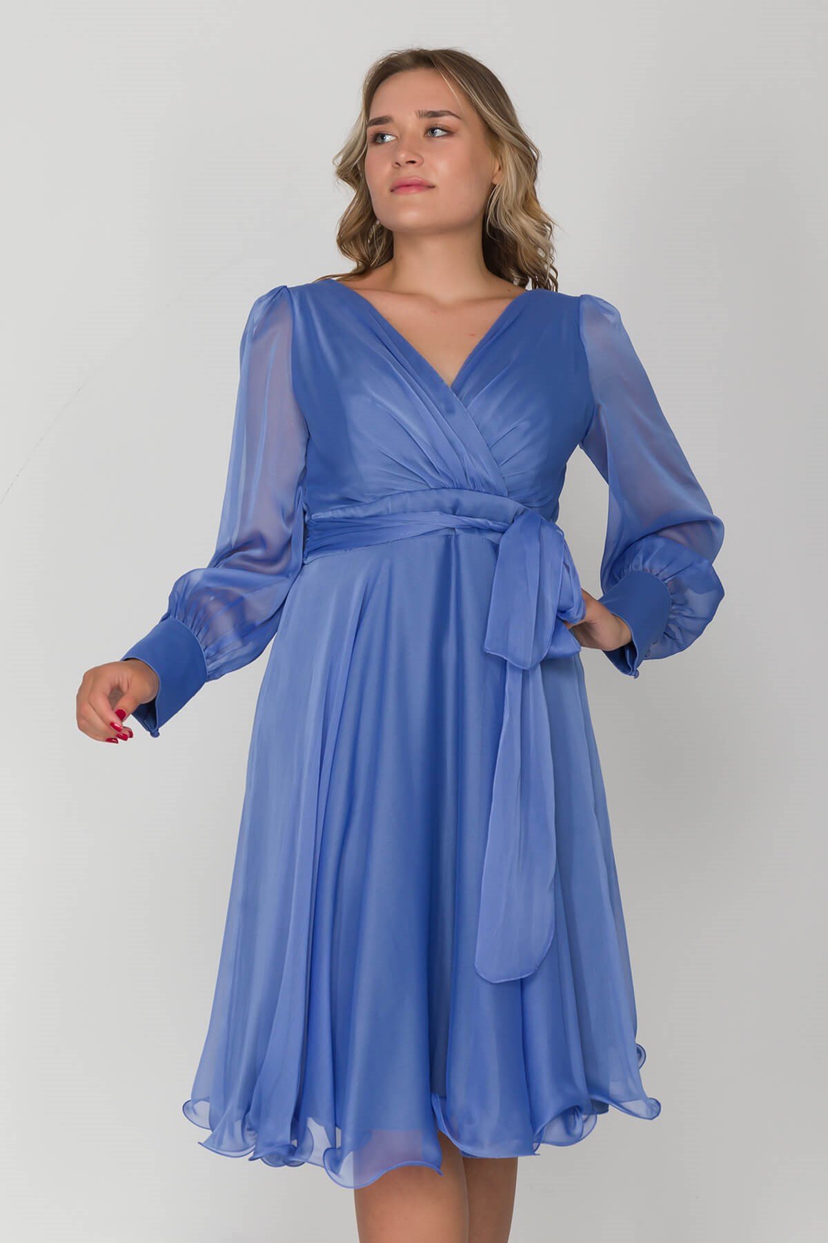 3050 Büyük Beden İpek Saten Kruvaze Yaka Uzun Tül Kol Kısa Kloş Elbise