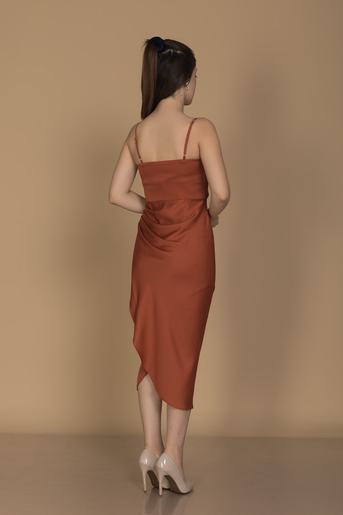 3060 KB İp Askılı Yanı Drape Önü Kapaklı Midiboy Kısa Elbise