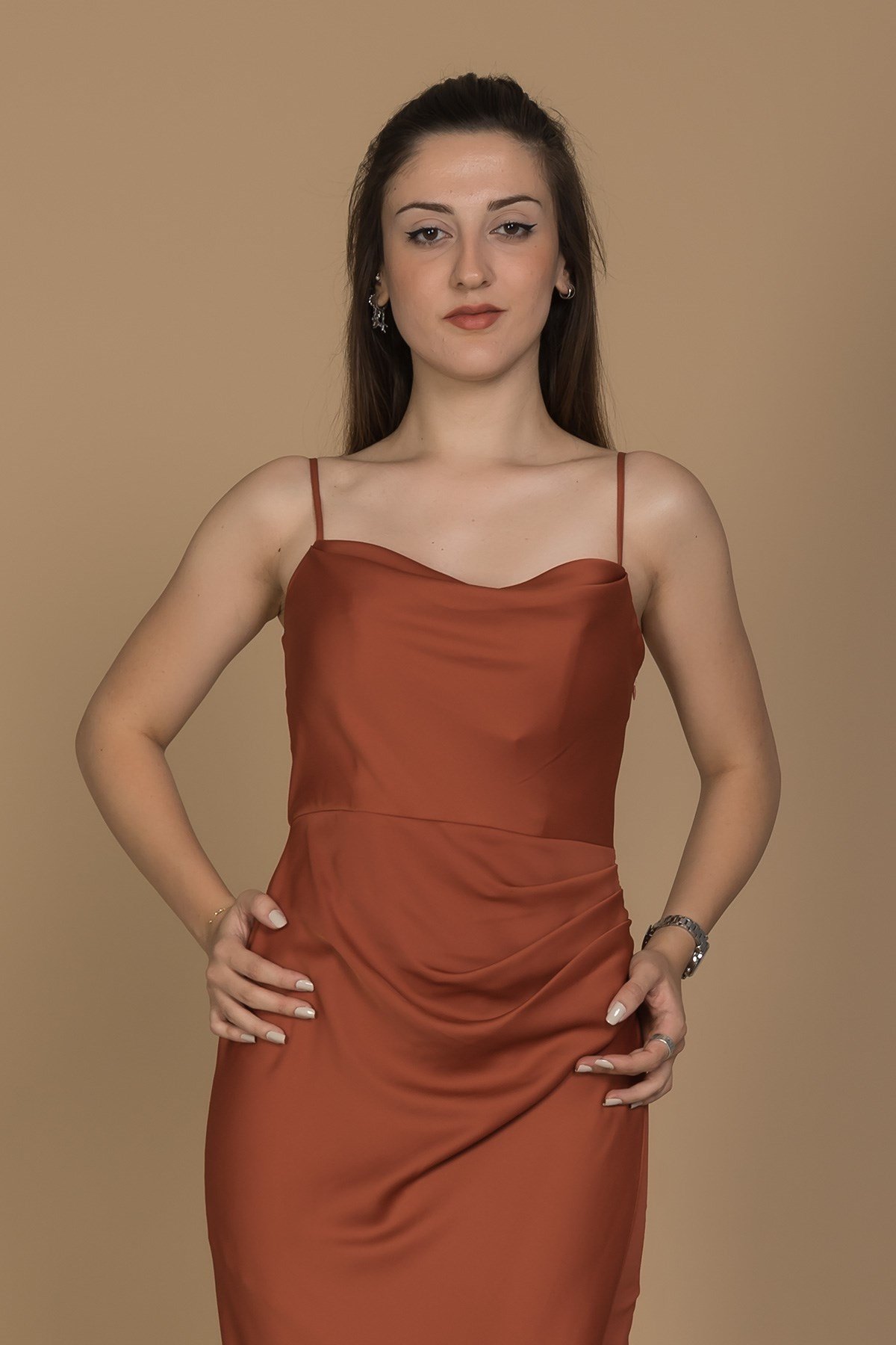 3060 KB İp Askılı Yanı Drape Önü Kapaklı Midiboy Kısa Elbise