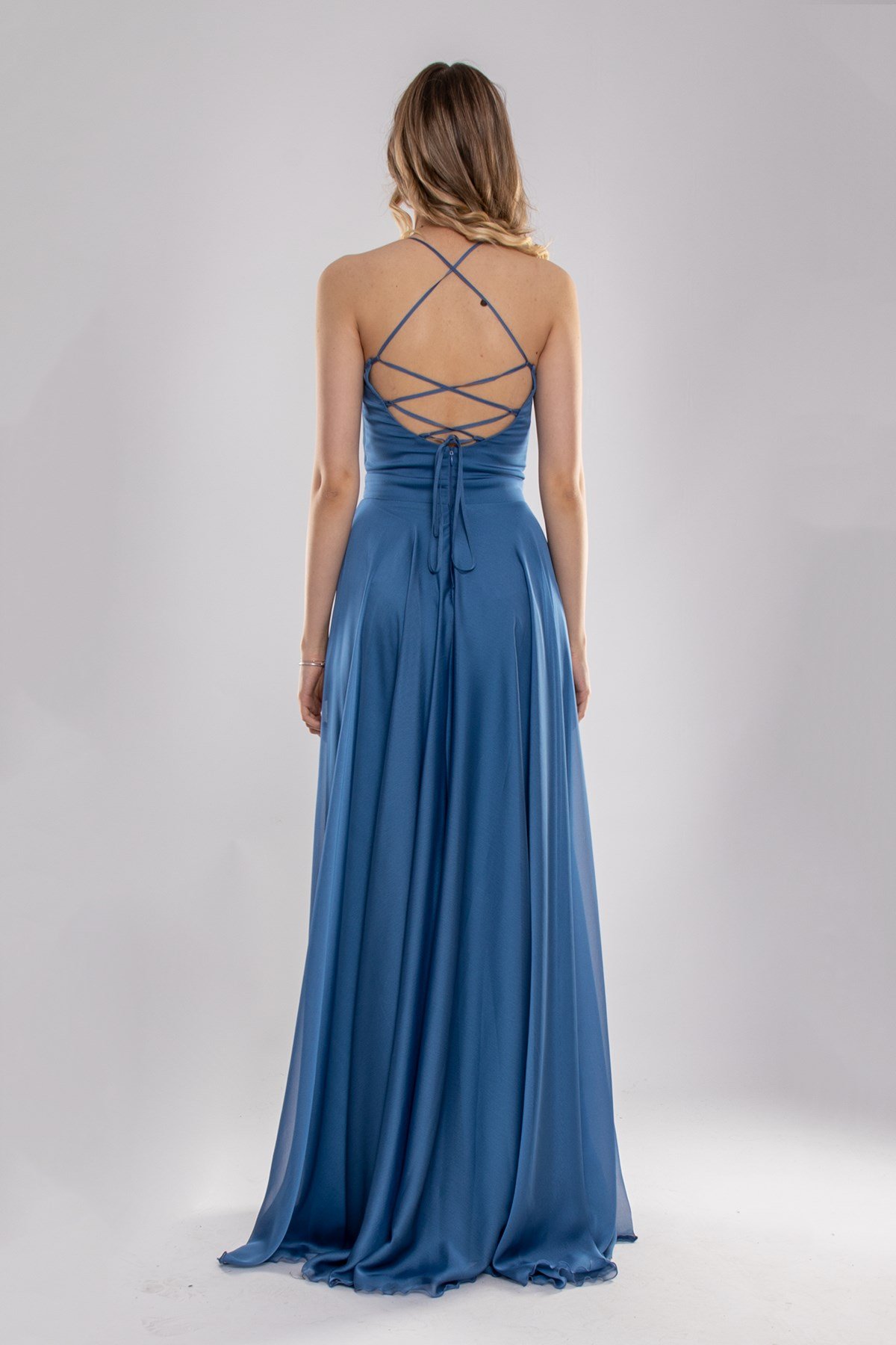 3086 Arkası İpli Yırtmaçlı Kristal Şfon Uzun Elbise