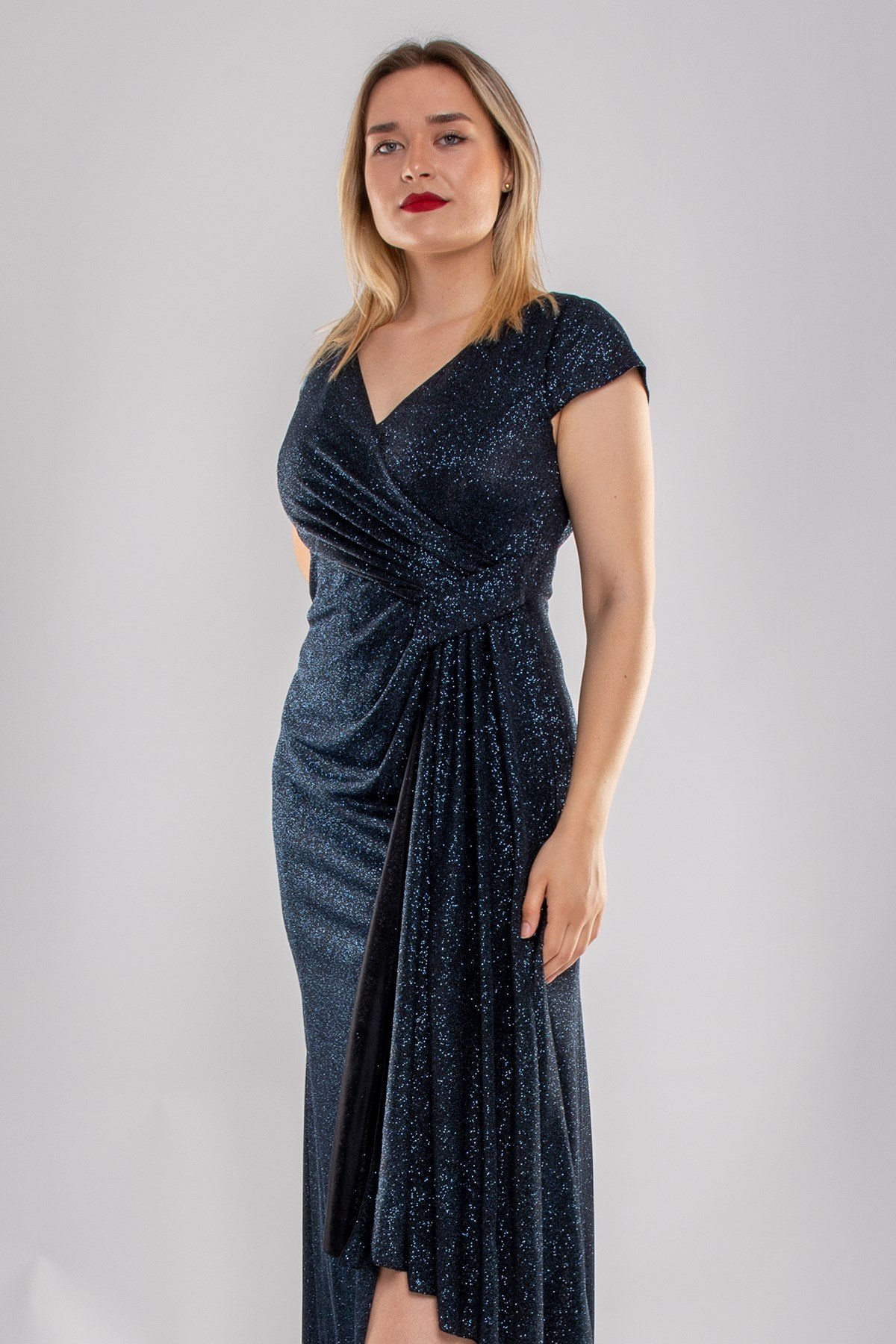 3104 Battal Beden Simli Önü Geçmeli Derin Vyaka Kısa Kol Uzun Elbise