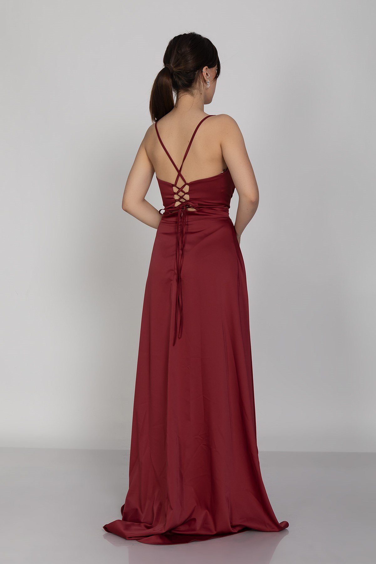 320 Önü Drapeli Asimetrik Kesim İp Askı İpek Saten Uzun Abiye