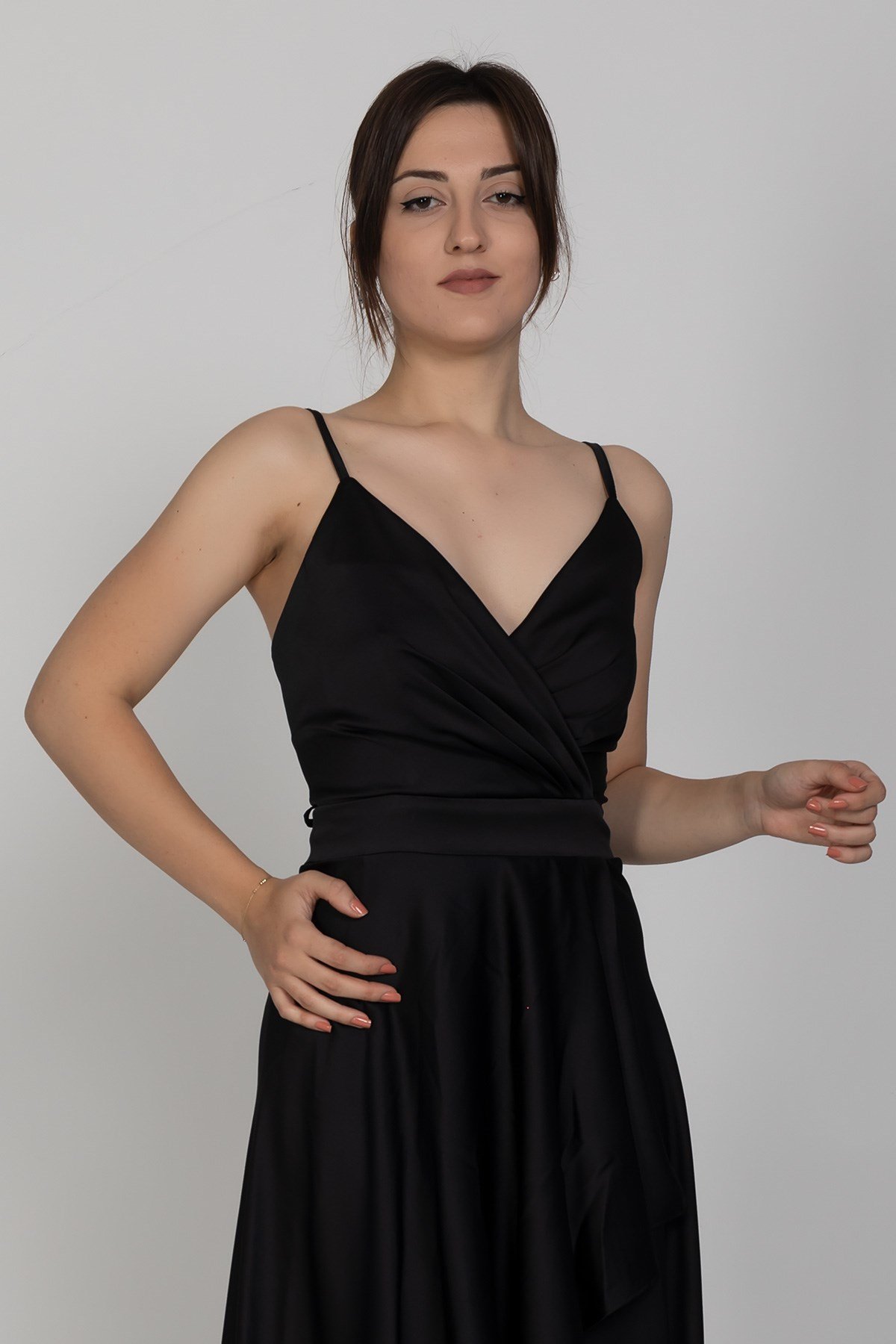 320 Önü Drapeli Asimetrik Kesim İp Askı İpek Saten Uzun Abiye