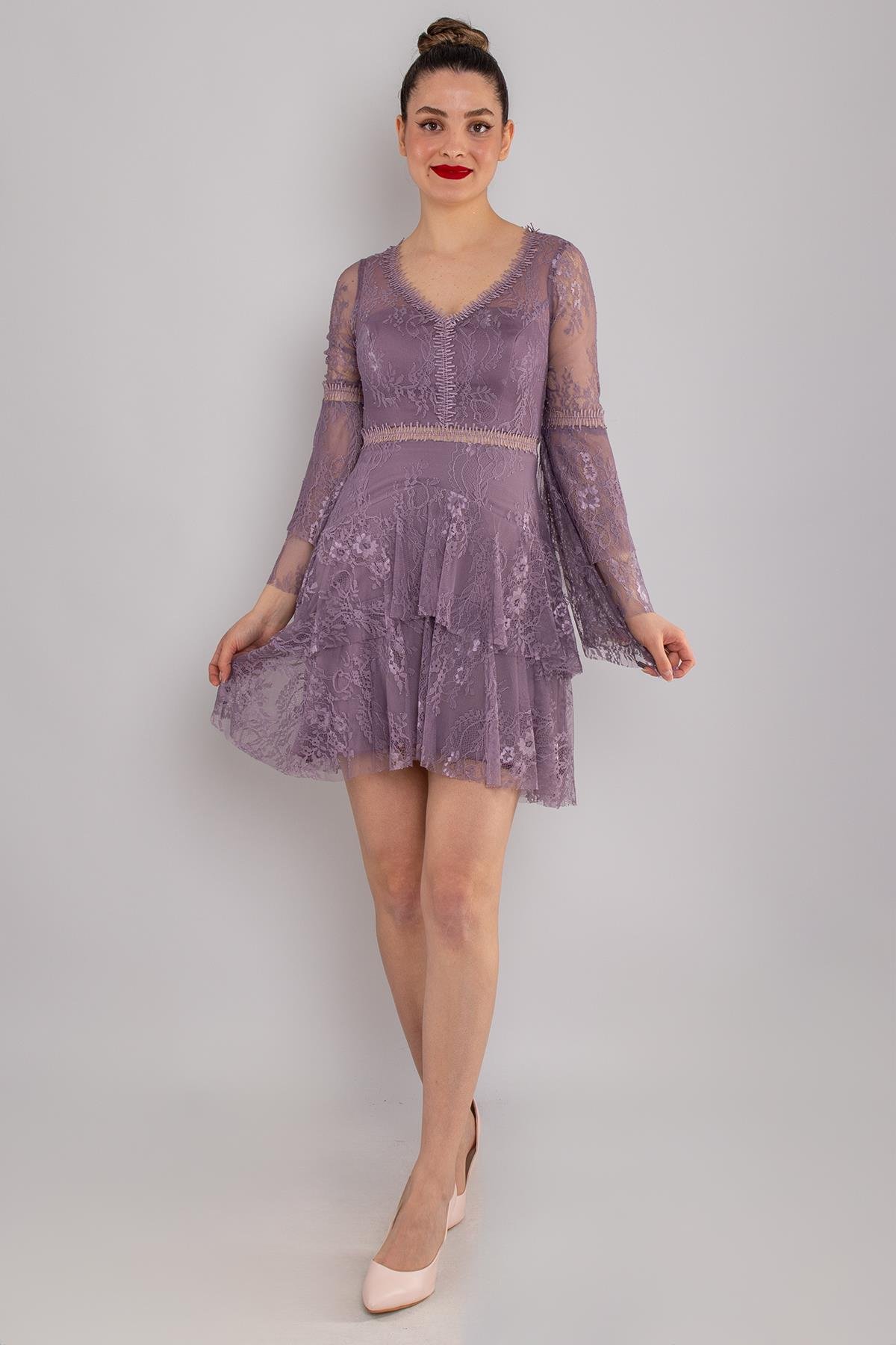 331 Kolları Valonlu Eteği Katlı Kısa Dantel Elbise