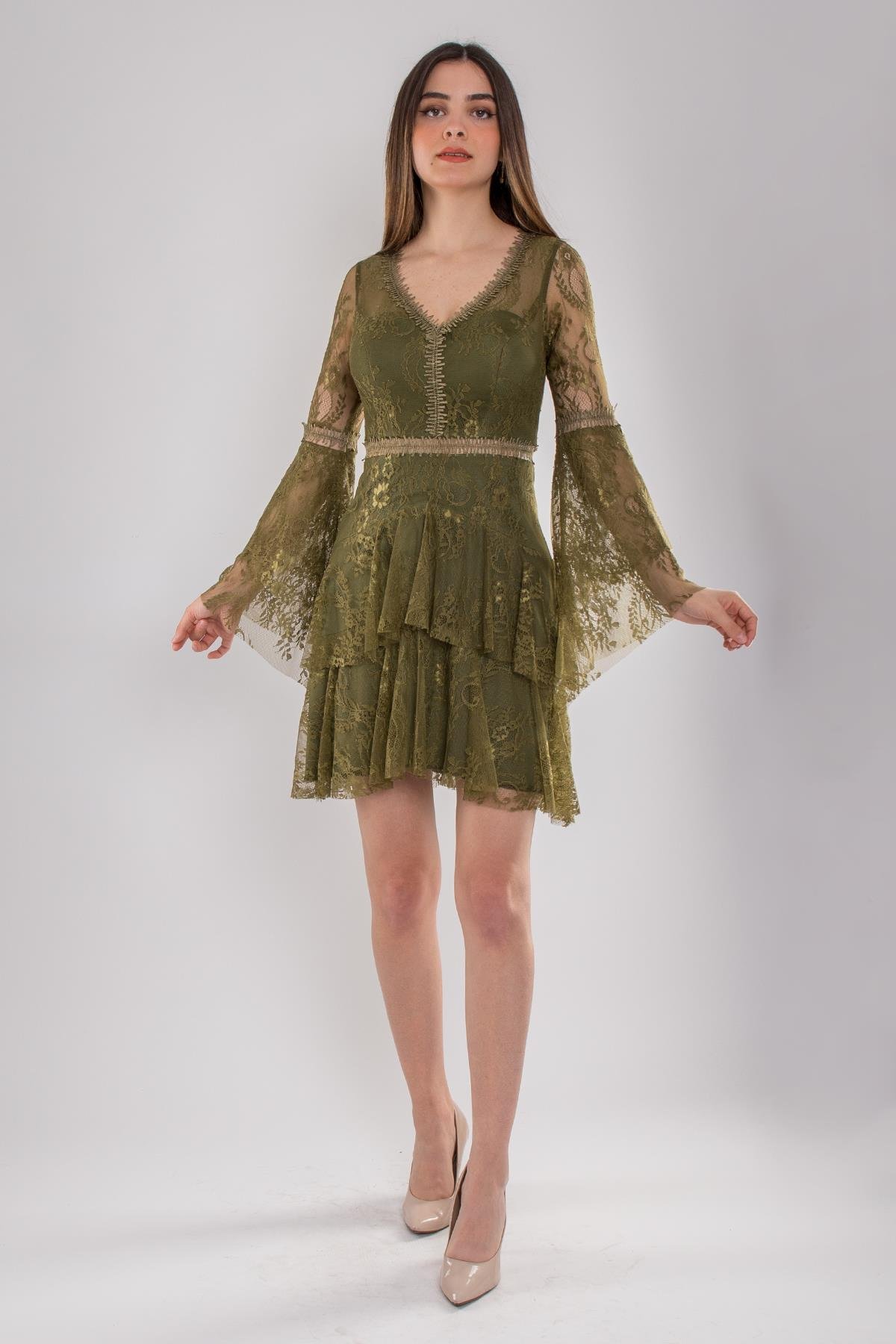 331 Kolları Valonlu Eteği Katlı Kısa Dantel Elbise