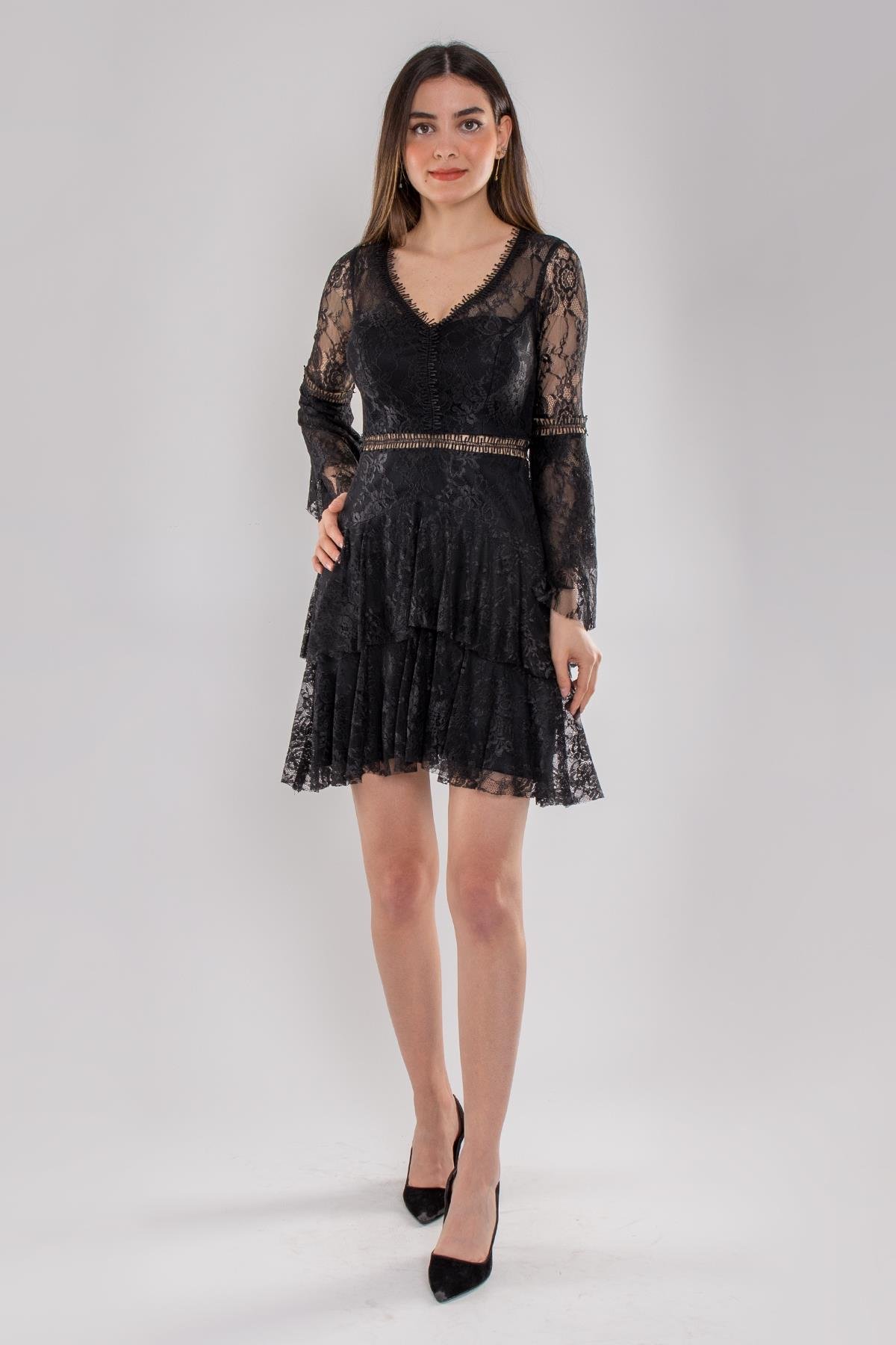 331 Kolları Valonlu Eteği Katlı Kısa Dantel Elbise