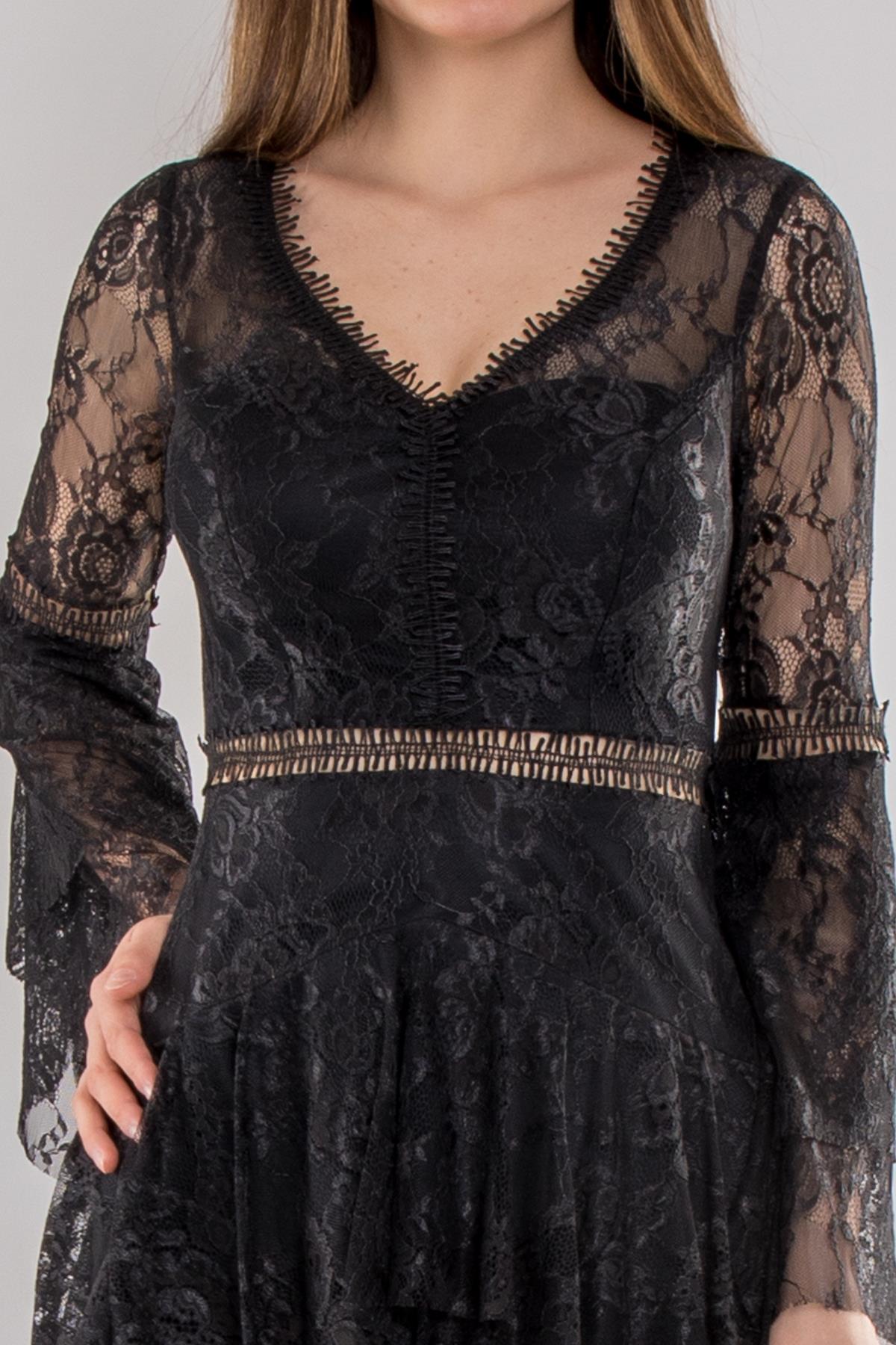 331 Kolları Valonlu Eteği Katlı Kısa Dantel Elbise