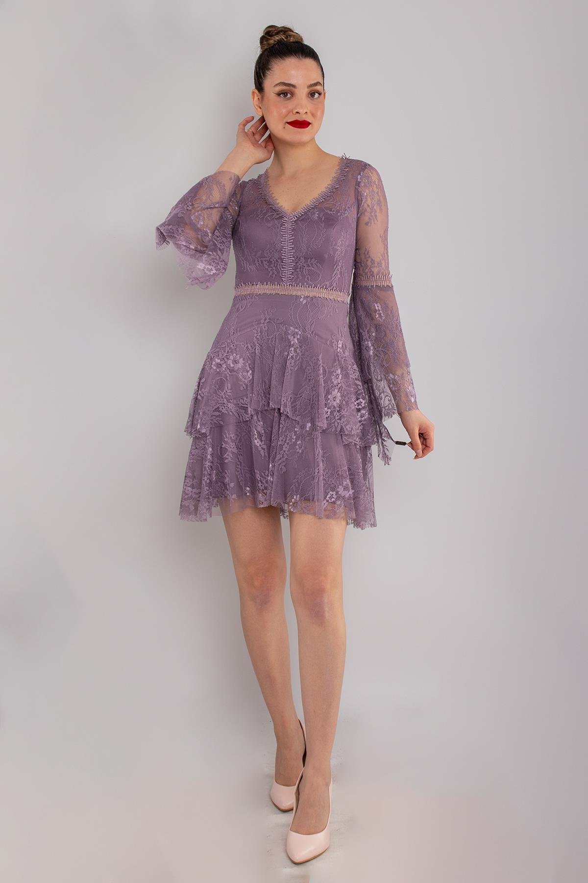 331 Kolları Valonlu Eteği Katlı Kısa Dantel Elbise