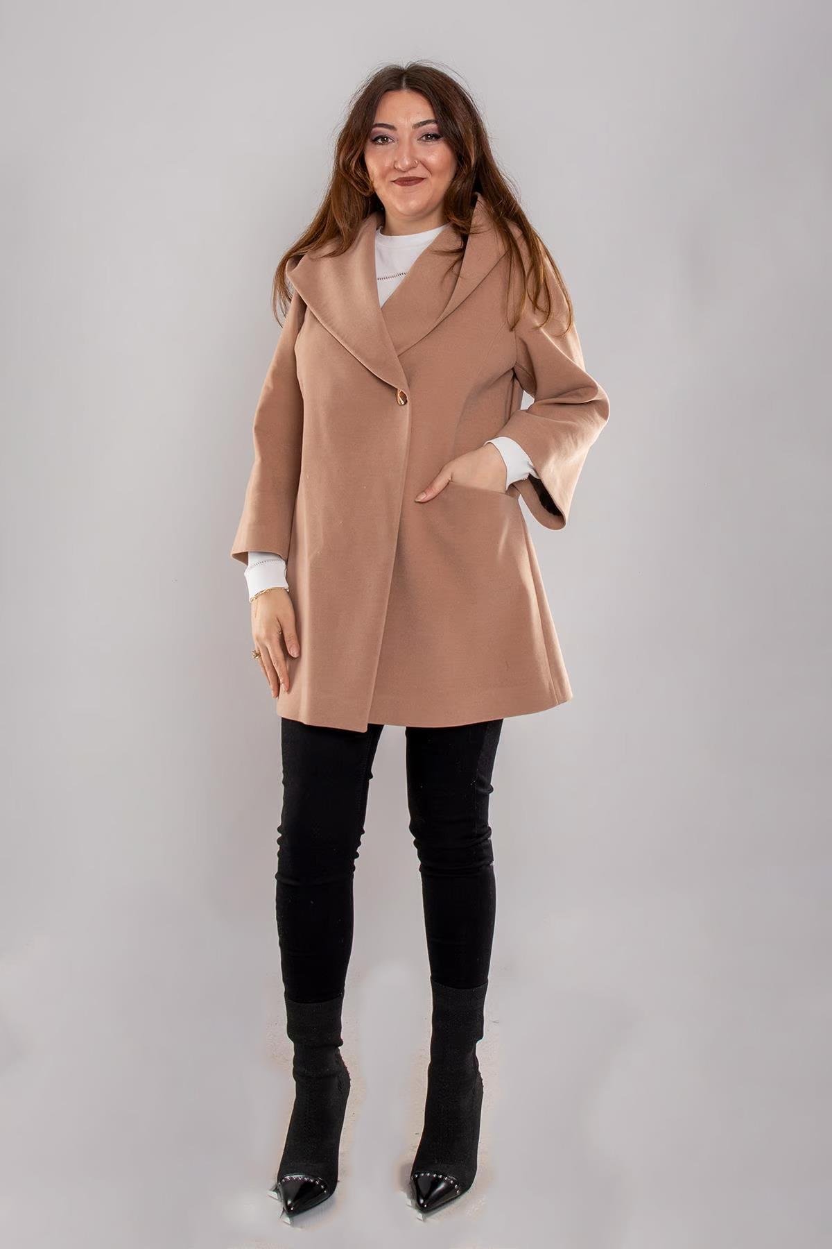 3359 Büyük Beden P.M. Kapüşonlu Üst Cep Tek Düğme Kısa Kaşe Kaban