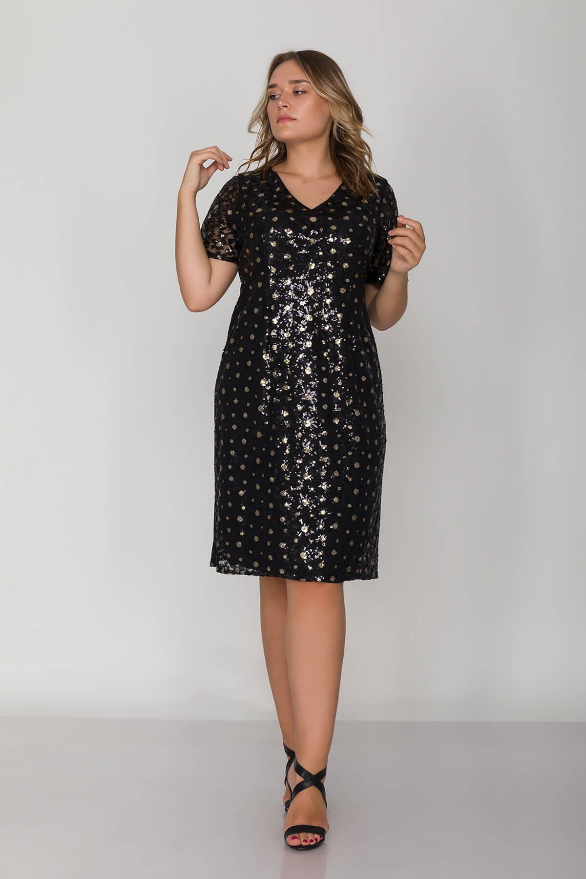 3422 Büyük Beden Kısa Kol Pulpayet Çiçek Nakışlı Kısa Elbise