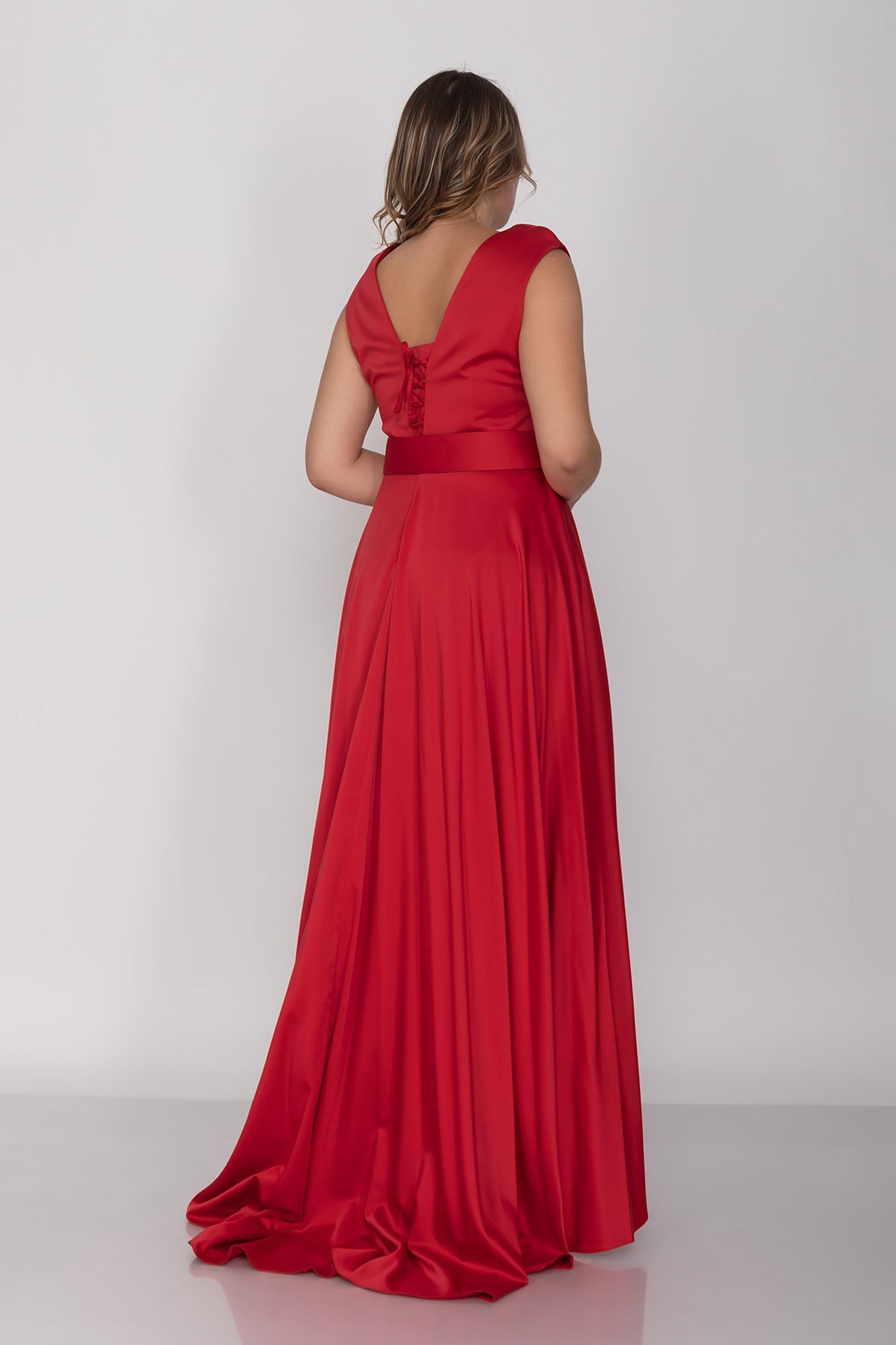 3502 Büyük Beden Sırtı İpli Beli Kemerli Saten Uzun Elbise