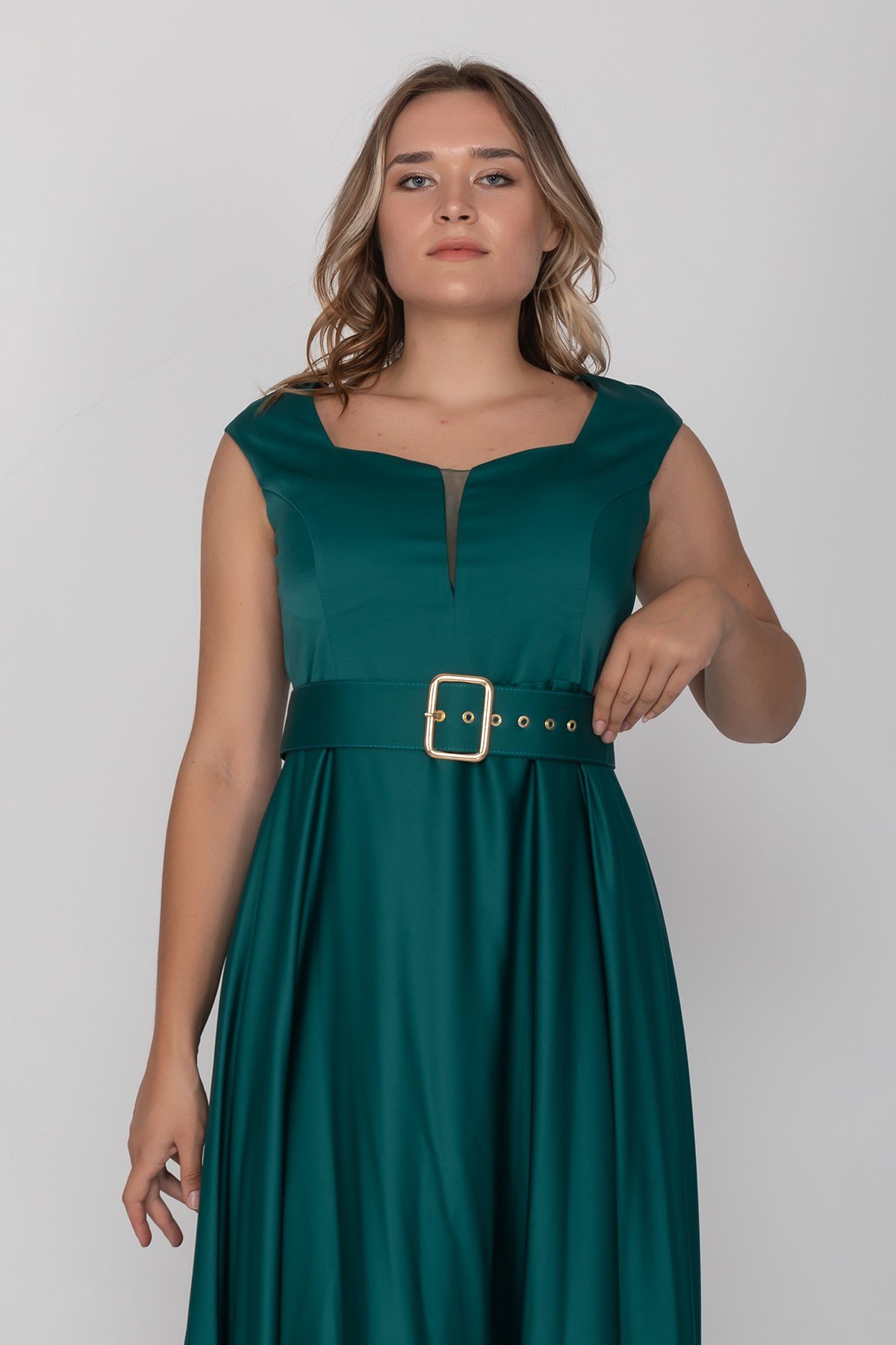 3502 Büyük Beden Sırtı İpli Beli Kemerli Saten Uzun Elbise