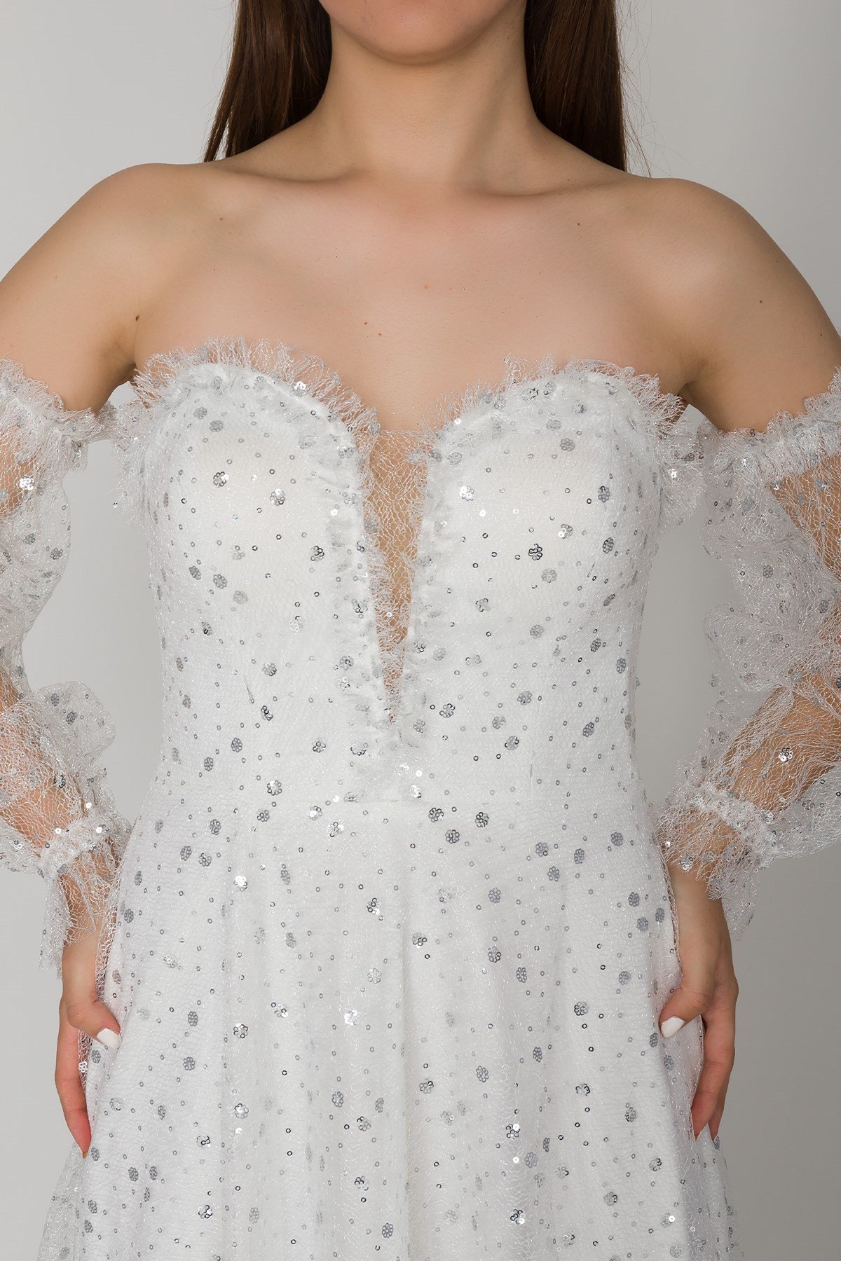 372 KB Öpücük Yaka Serpme Payet ve Simli Prenses Tül Uzun Elbise