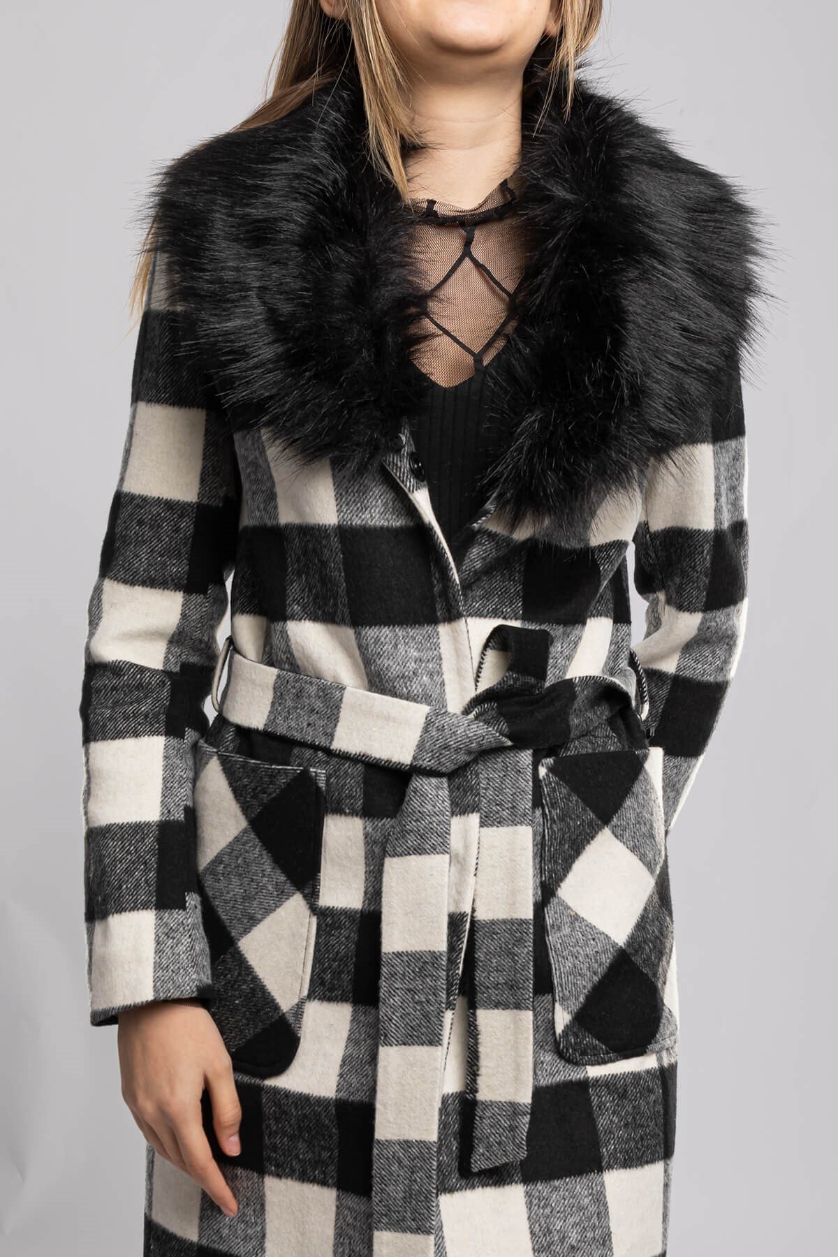 3774 Ekose Yaka Kürklü Kadın Kaşe Kaban