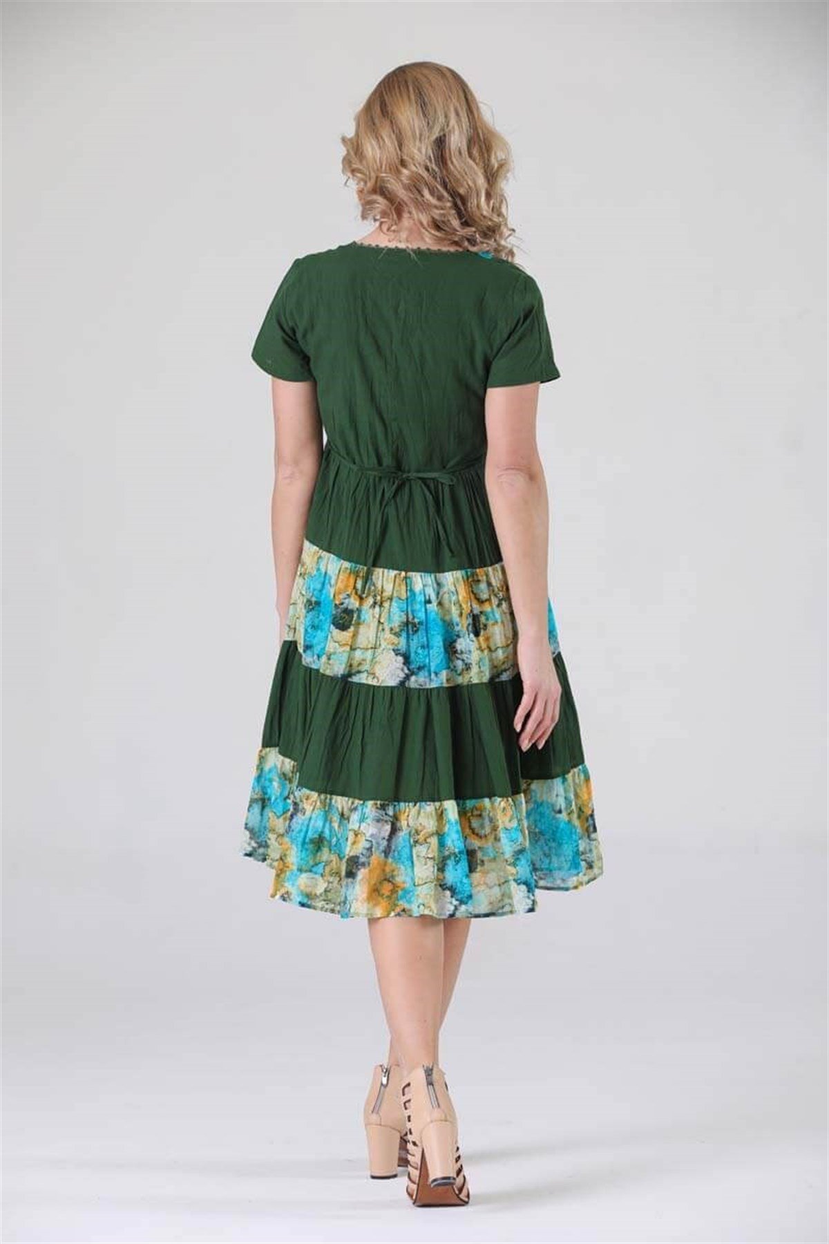 3790-1 BB Kısa Kol Eteği Katlı Desenli Pamuklu Otantik Elbise