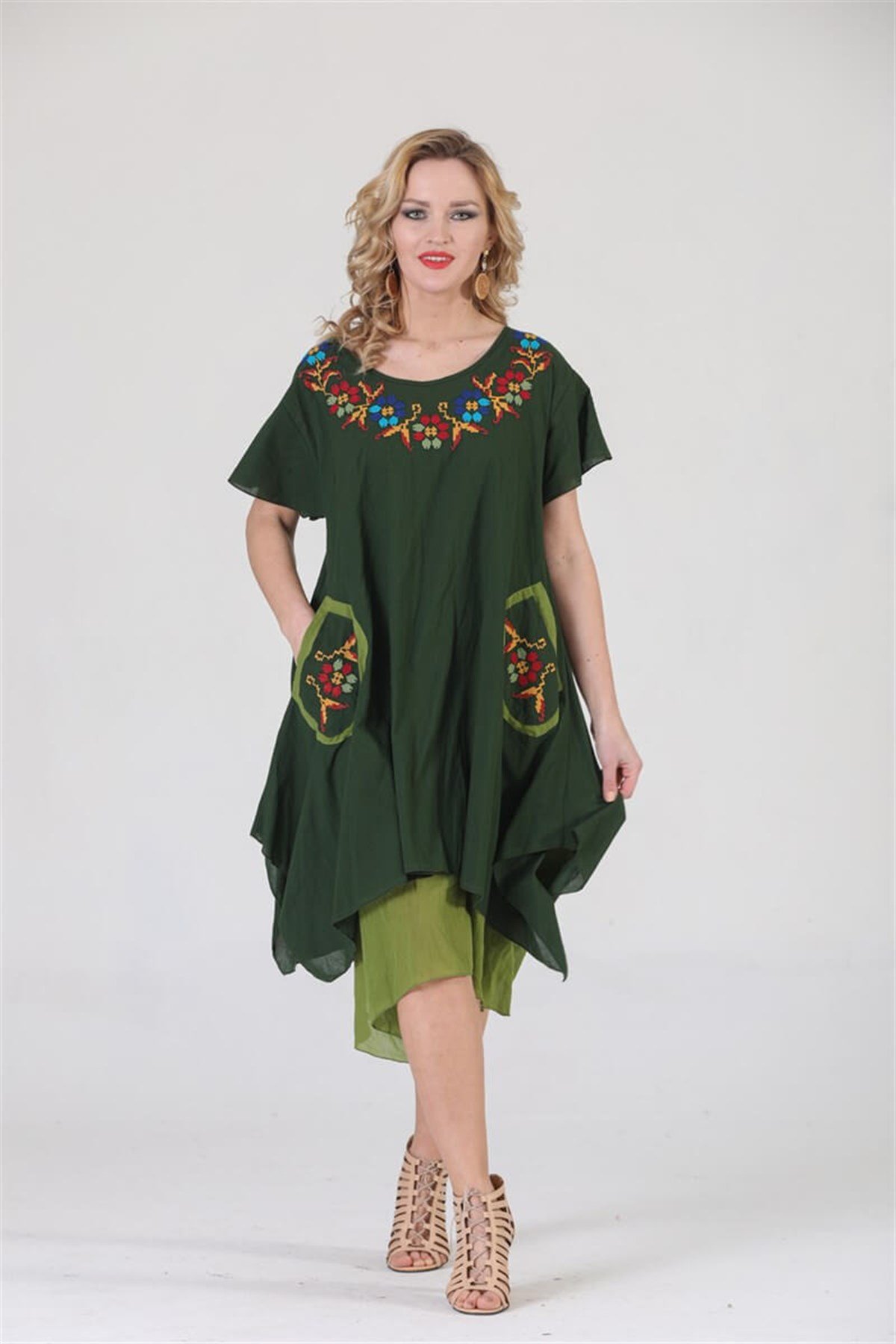 3815 BB Kanaviçe İşli Eteği KatKat Kısa Kol Pamuk Otantik Elbise