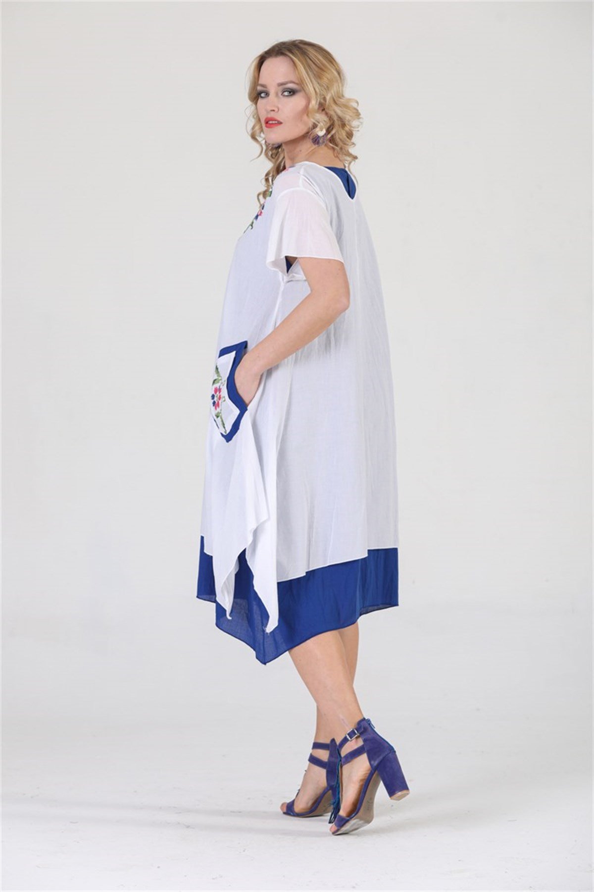 3815 BB Kanaviçe İşli Eteği KatKat Kısa Kol Pamuk Otantik Elbise