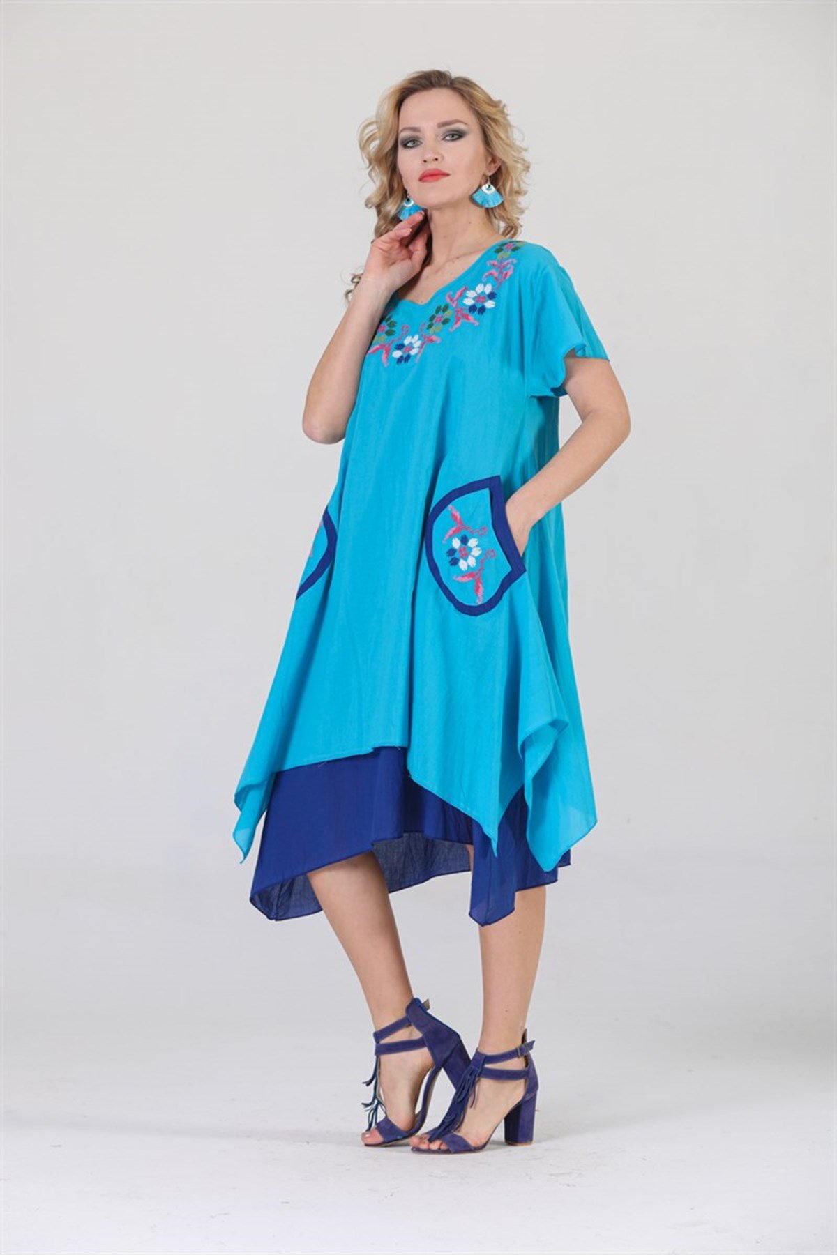 3815 BB Kanaviçe İşli Eteği KatKat Kısa Kol Pamuk Otantik Elbise