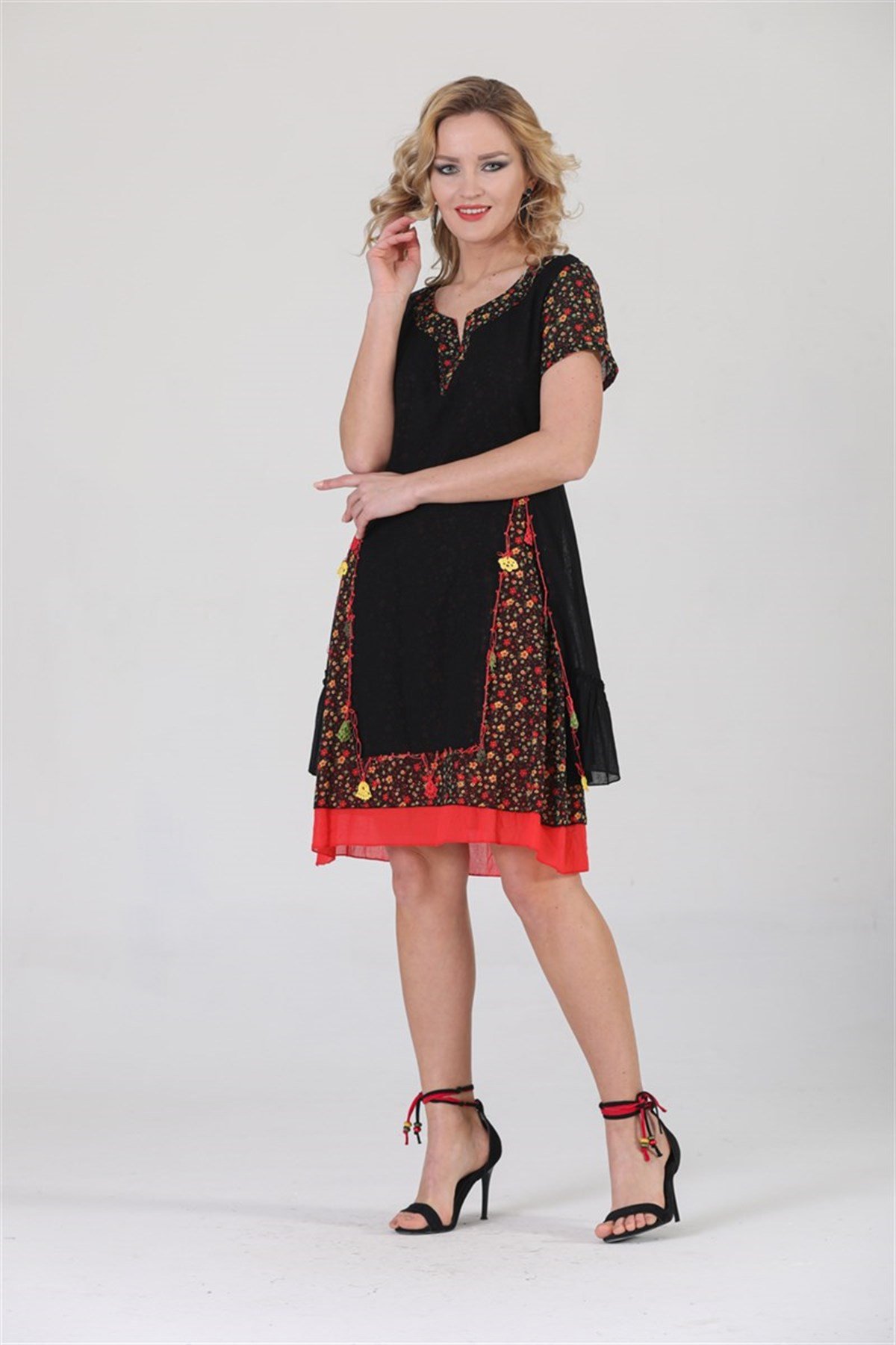 3821 BB Yakası Çiçekli Otantik Elbise