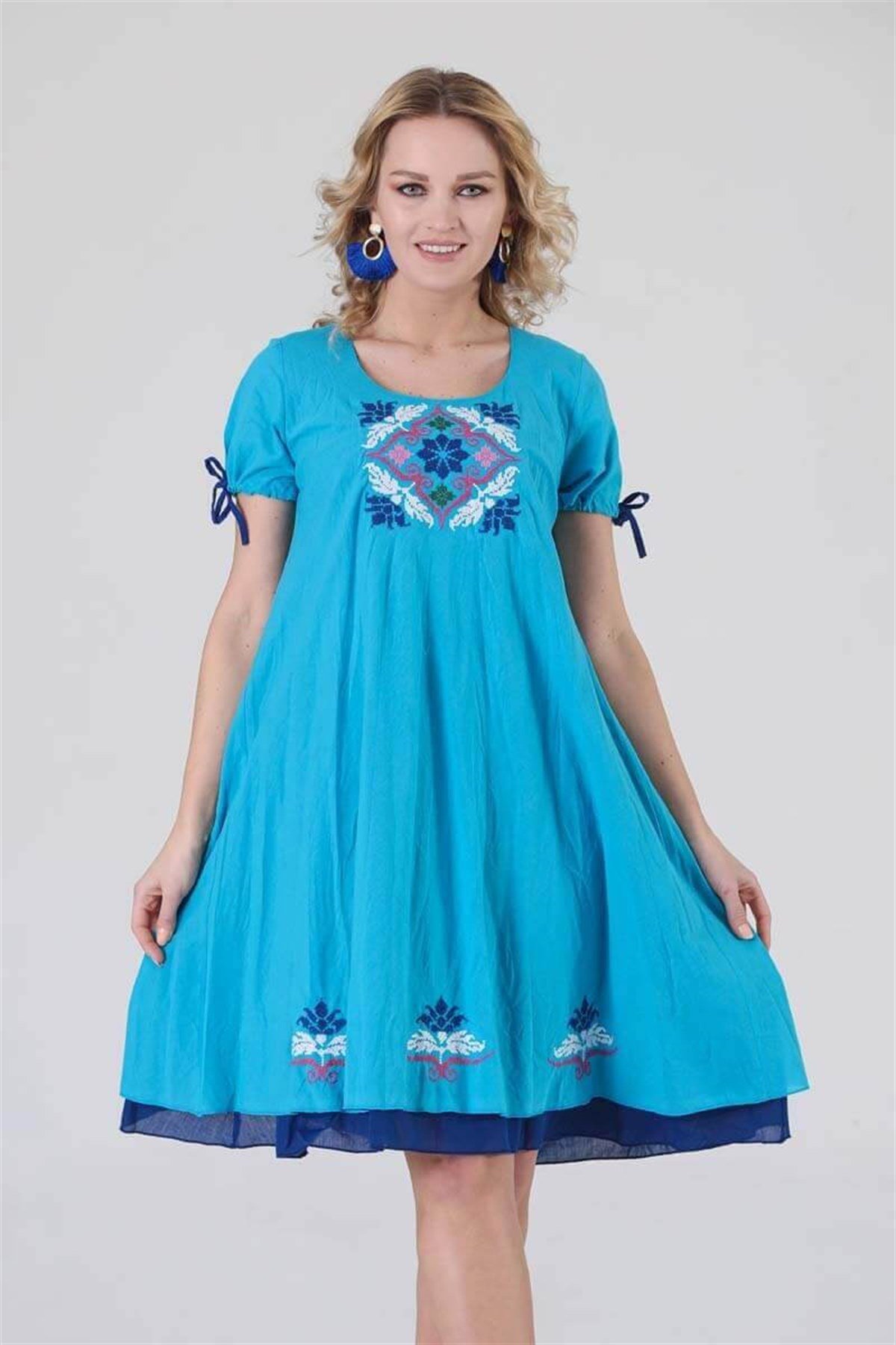 3831 BB Yaka ve Eteği Kanaviçe İşli İpli Pamuk Otantik Elbise