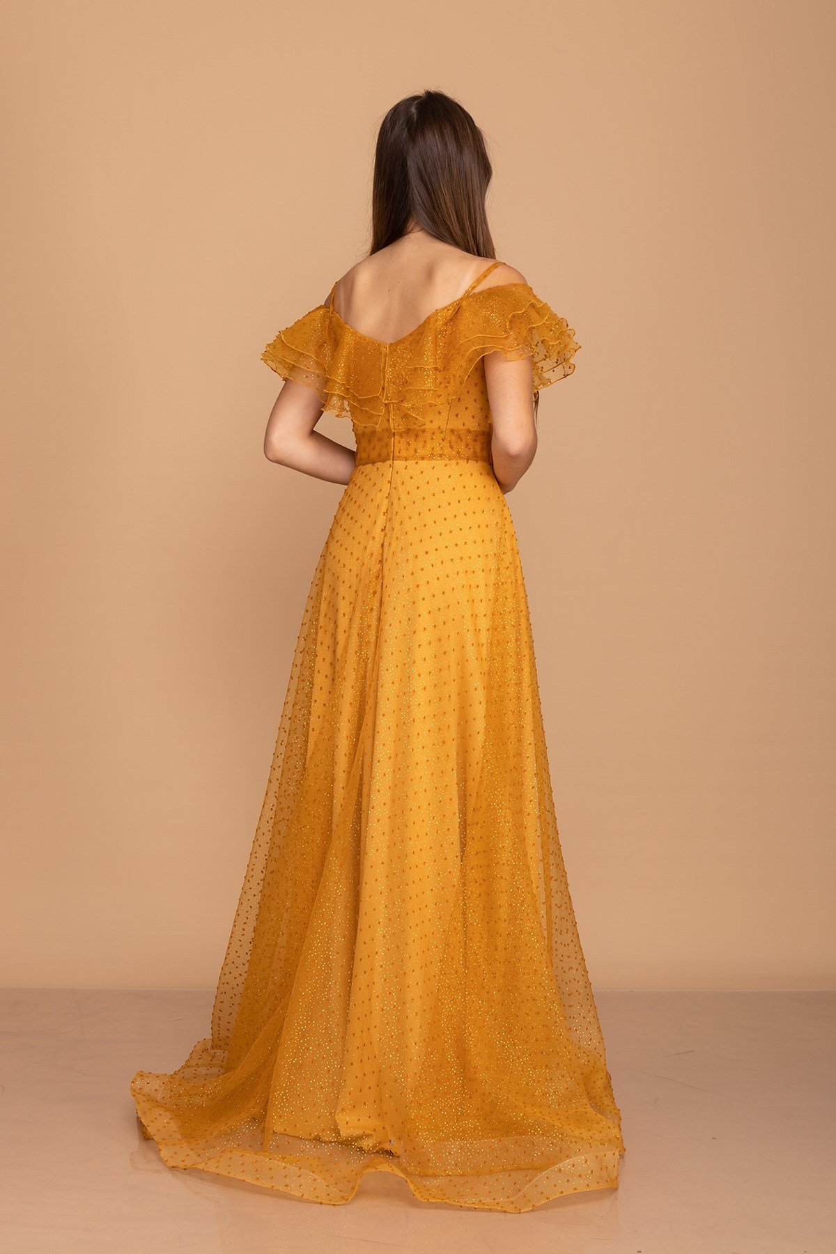 384 KB Yırtmaçlı İspanyol Yaka Simli Puntolu Uzun Tül Elbise